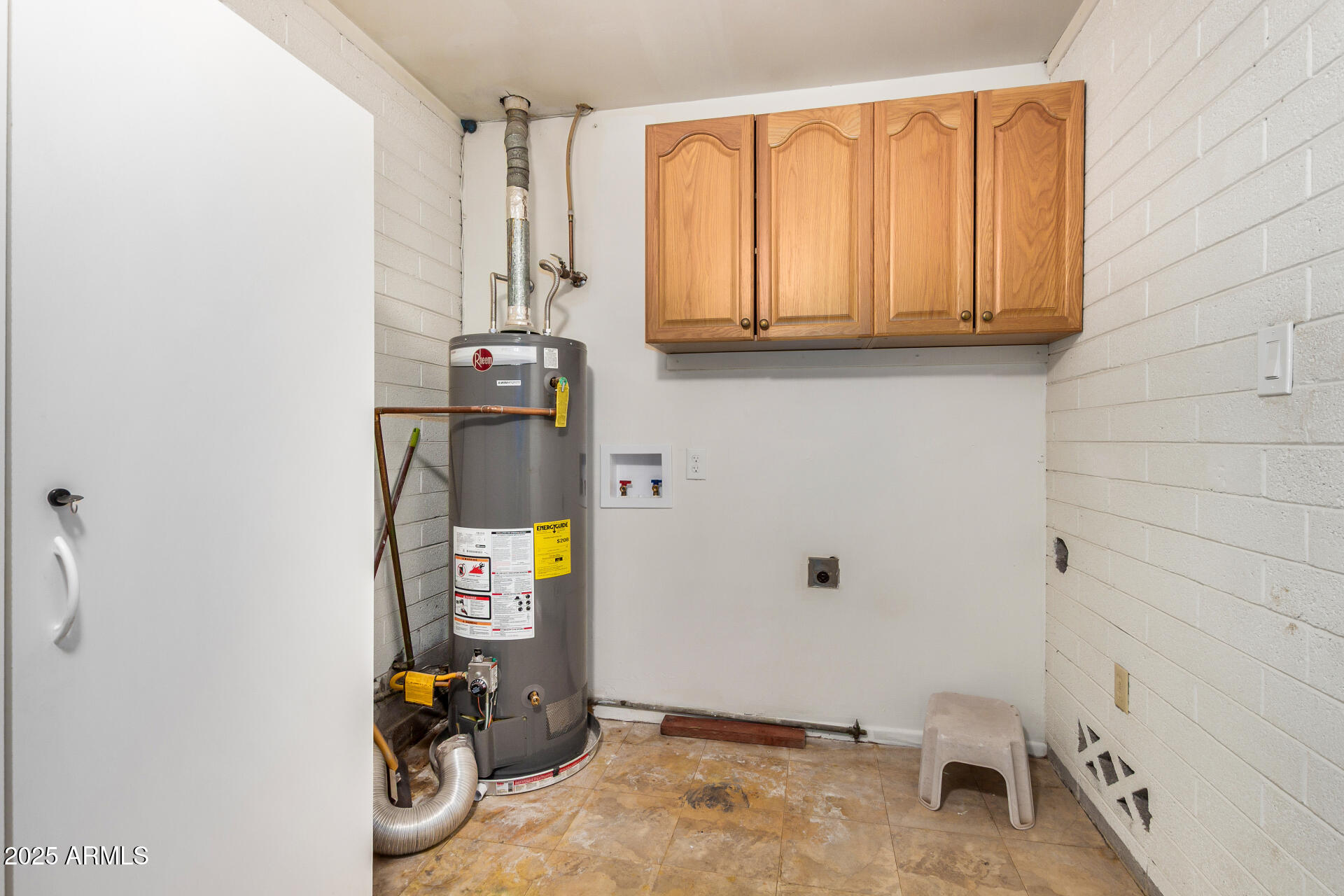 8325 E HAZELWOOD Street