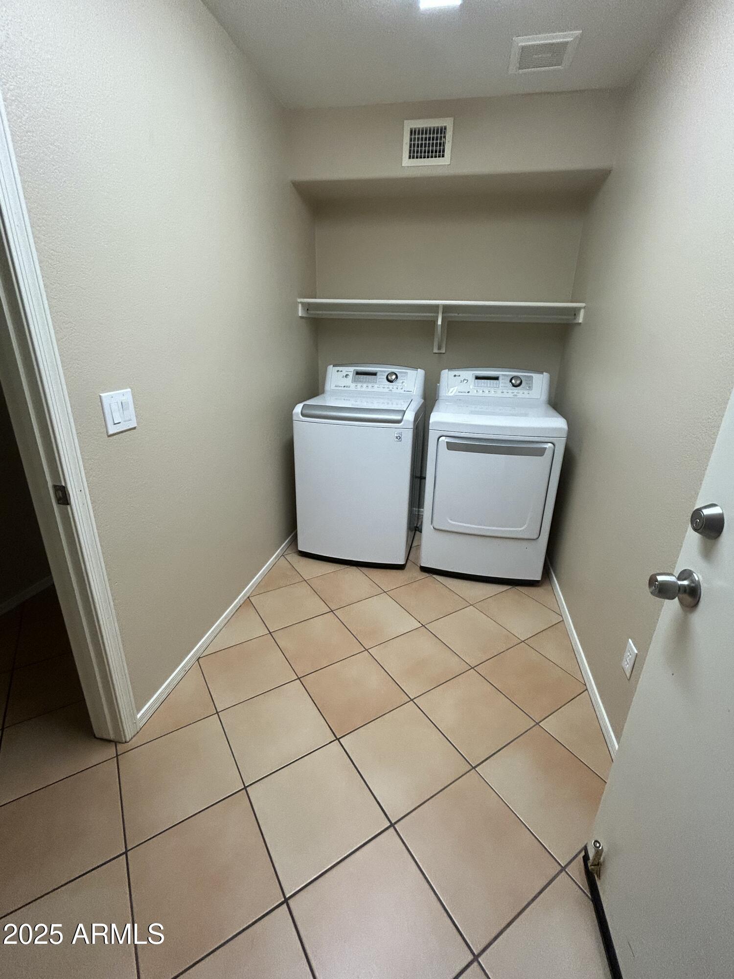 2092 E SMOKE TREE Road