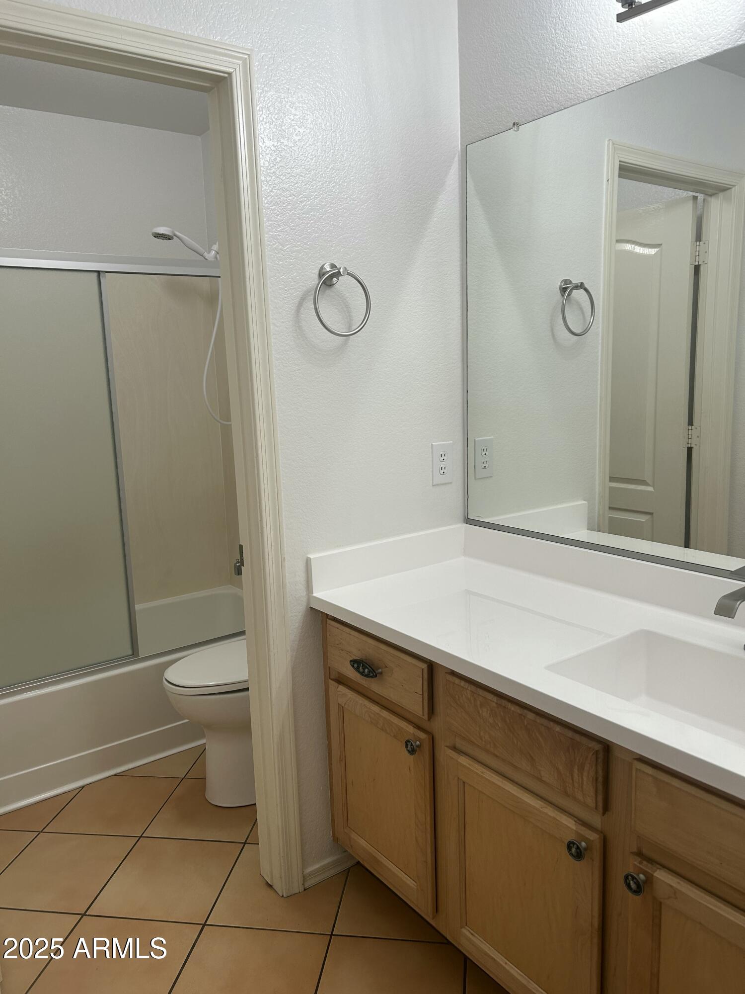 2092 E SMOKE TREE Road