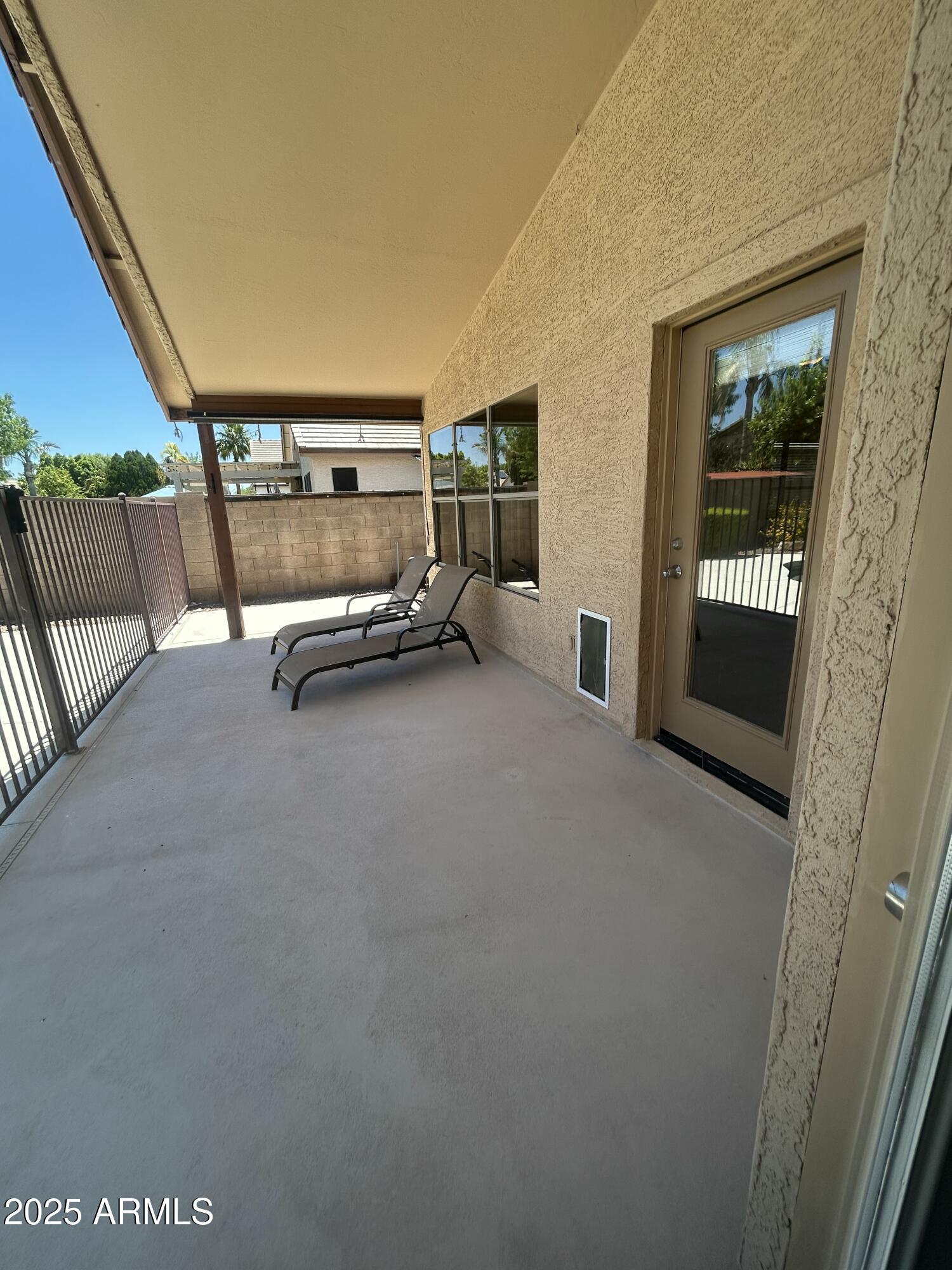 2092 E SMOKE TREE Road