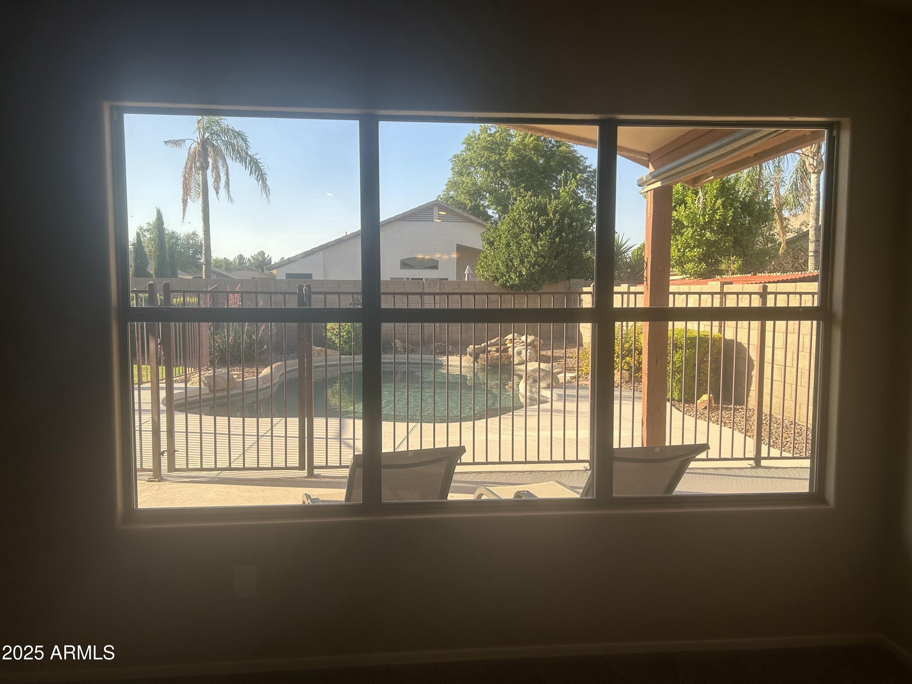 2092 E SMOKE TREE Road