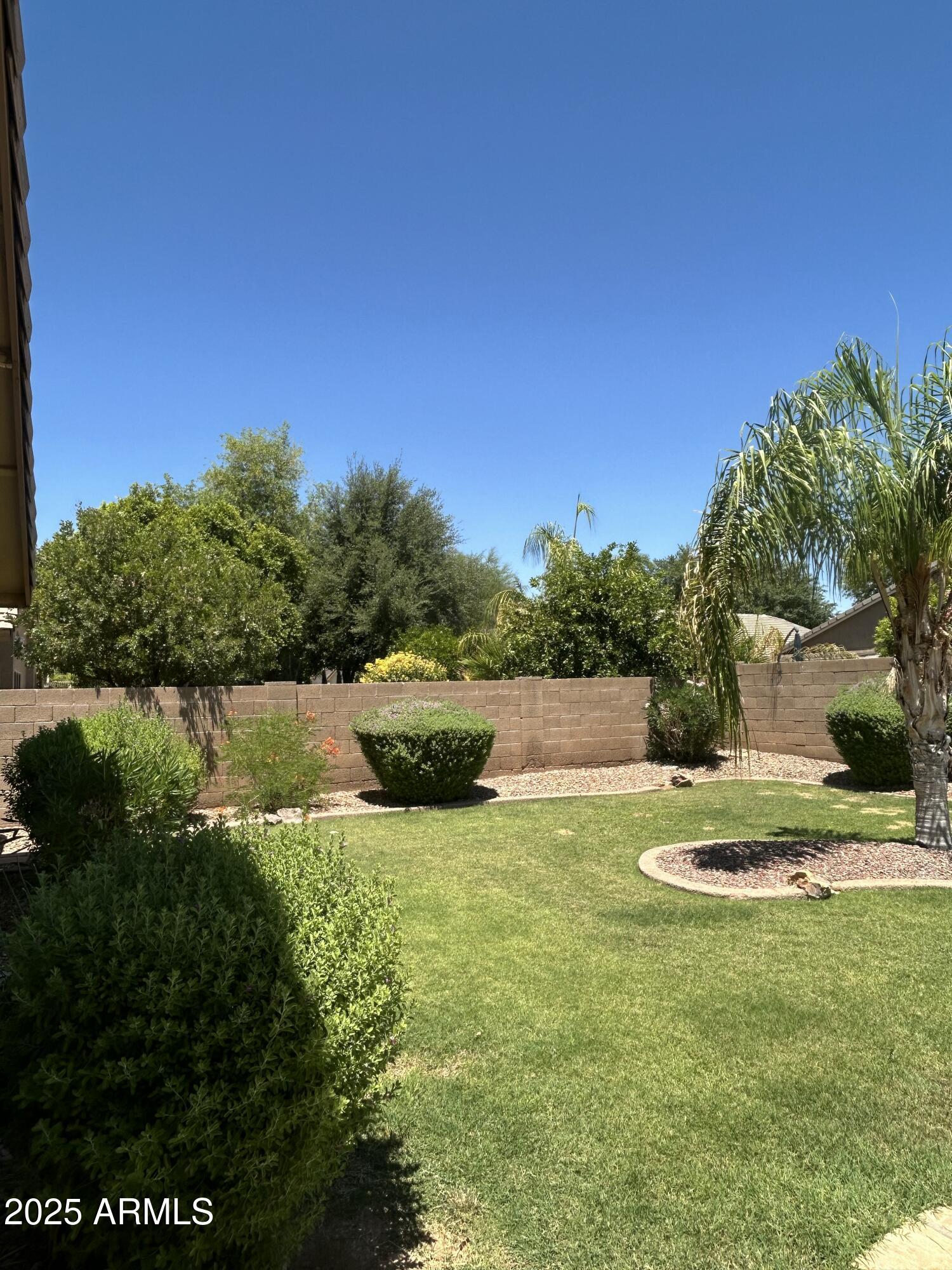 2092 E SMOKE TREE Road