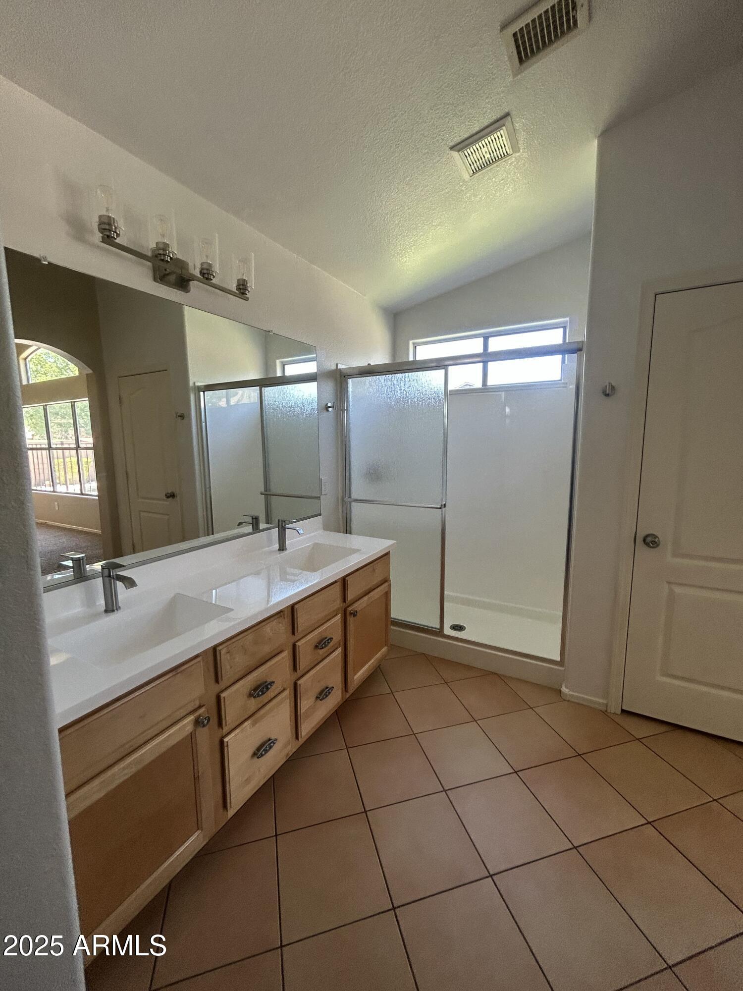 2092 E SMOKE TREE Road