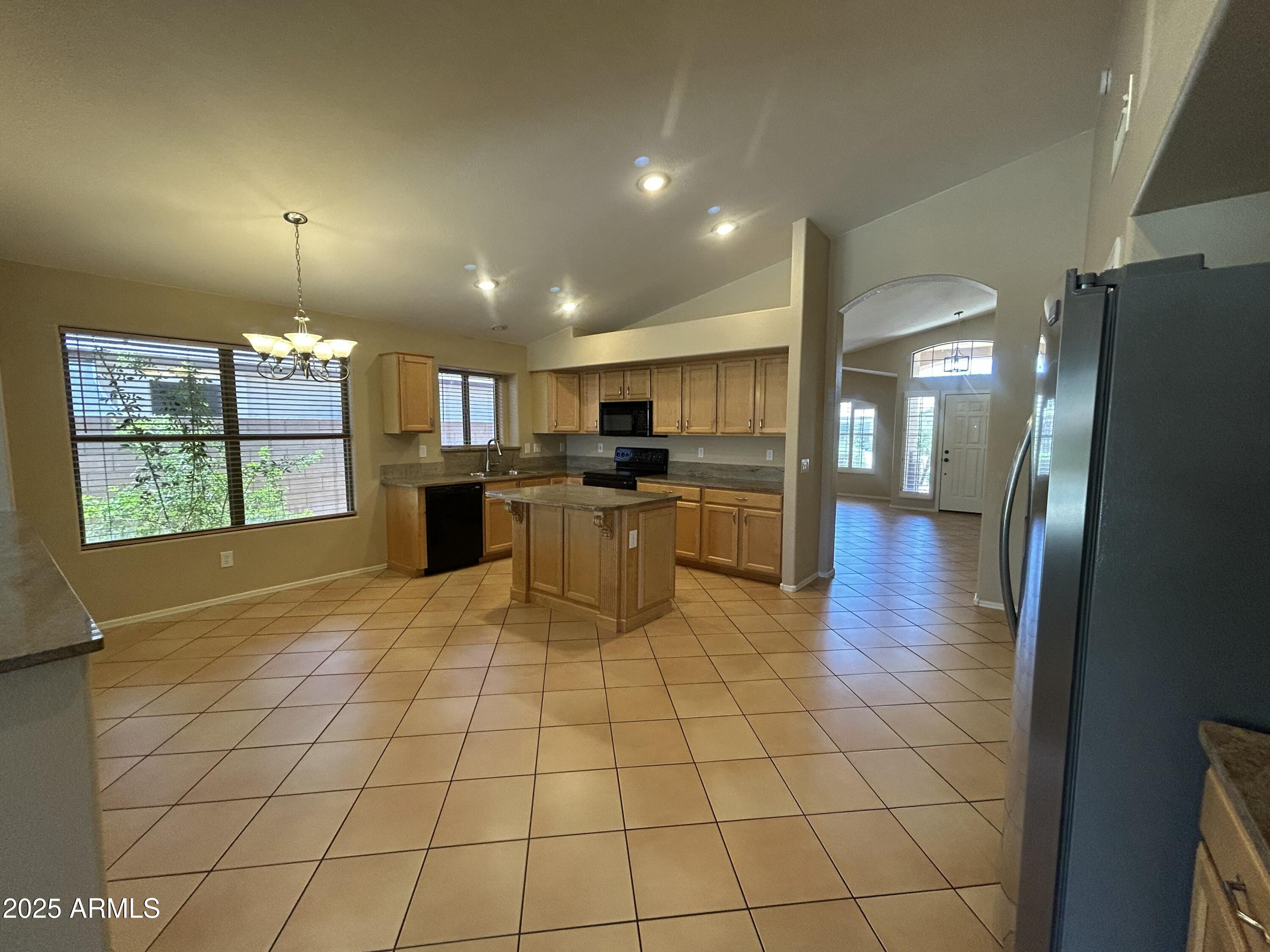 2092 E SMOKE TREE Road