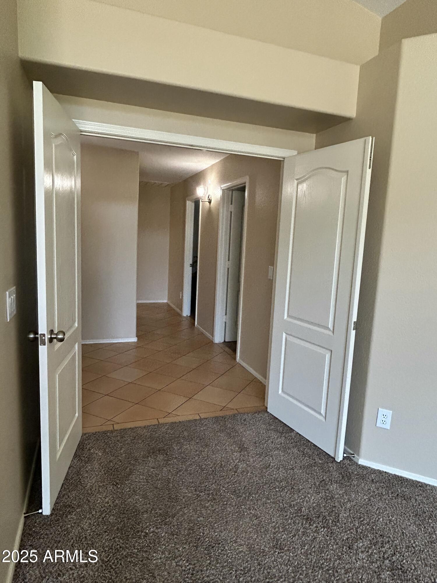 2092 E SMOKE TREE Road