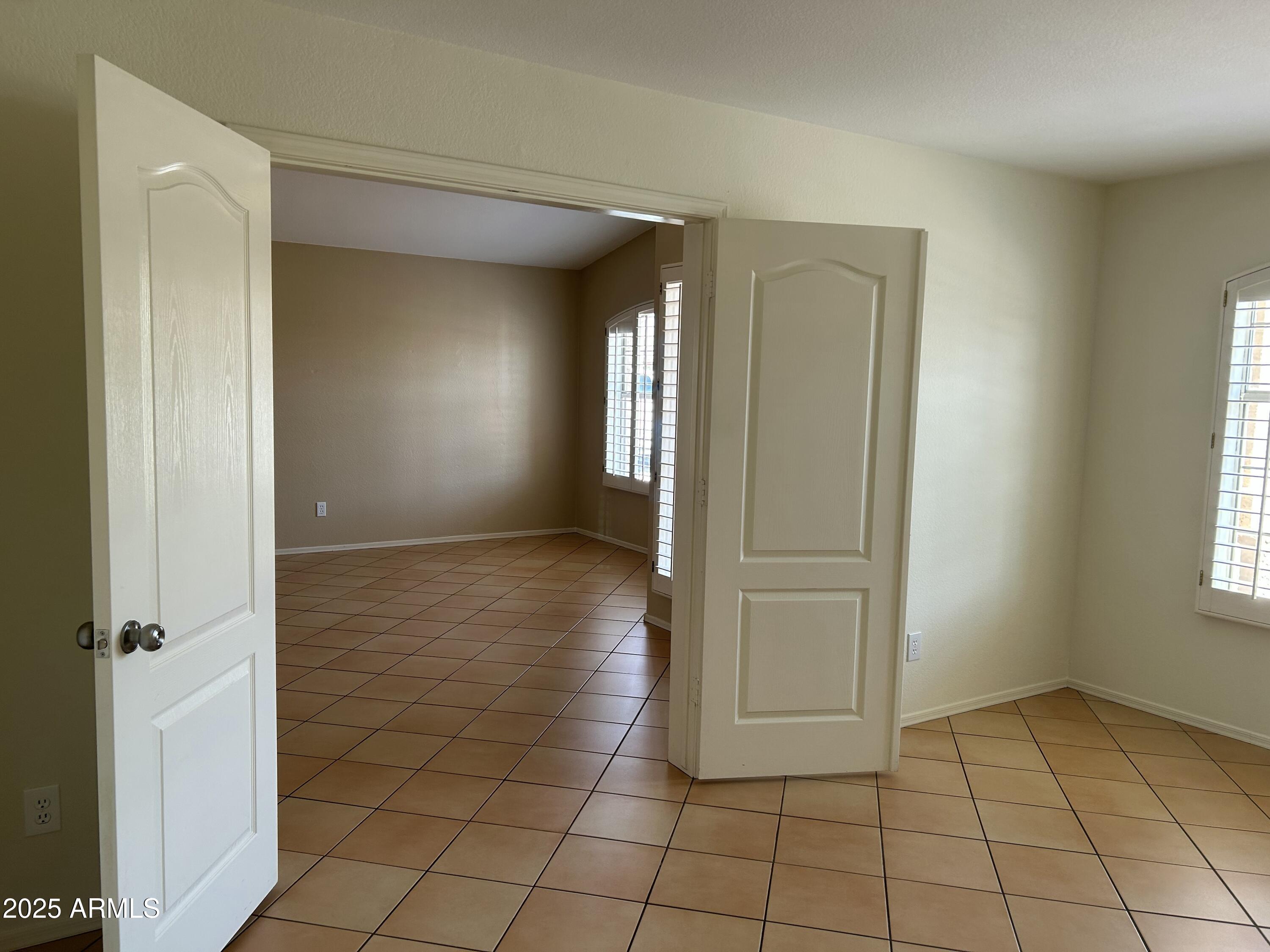 2092 E SMOKE TREE Road