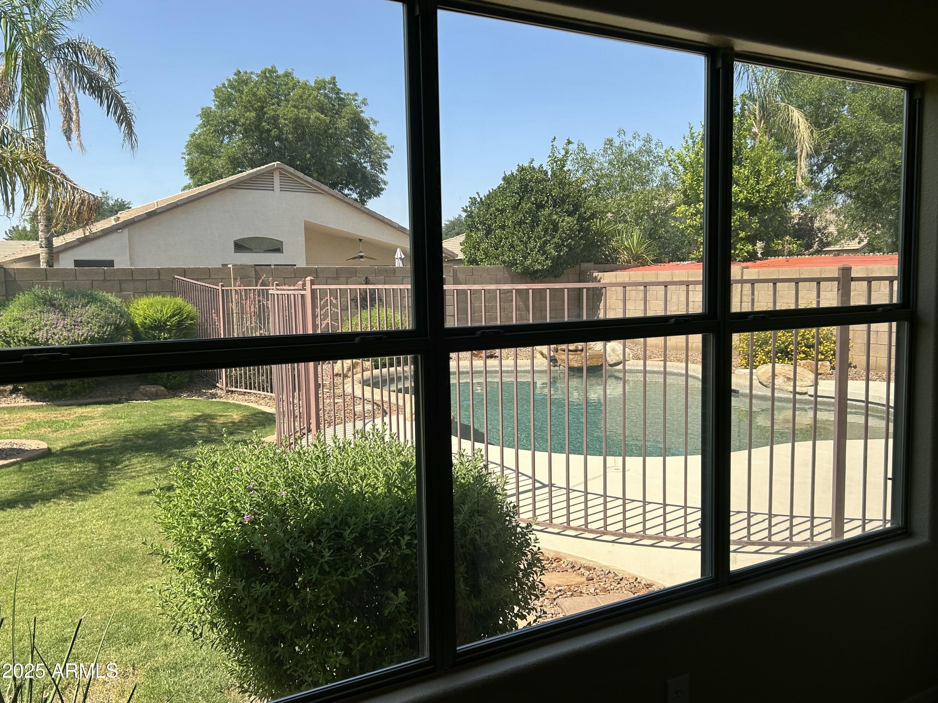 2092 E SMOKE TREE Road