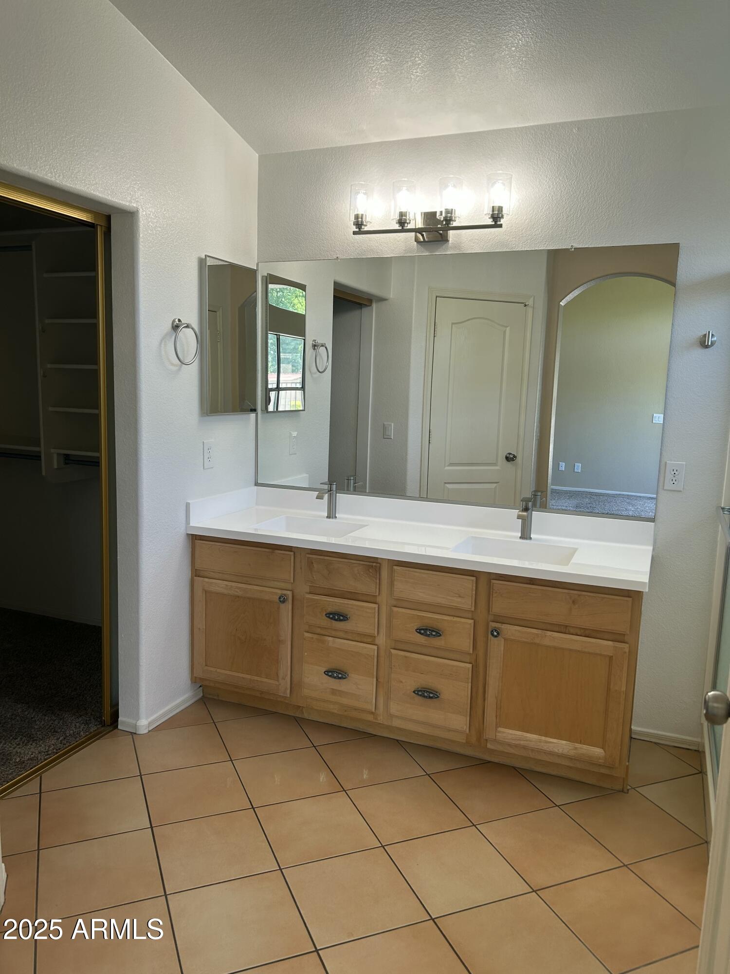 2092 E SMOKE TREE Road