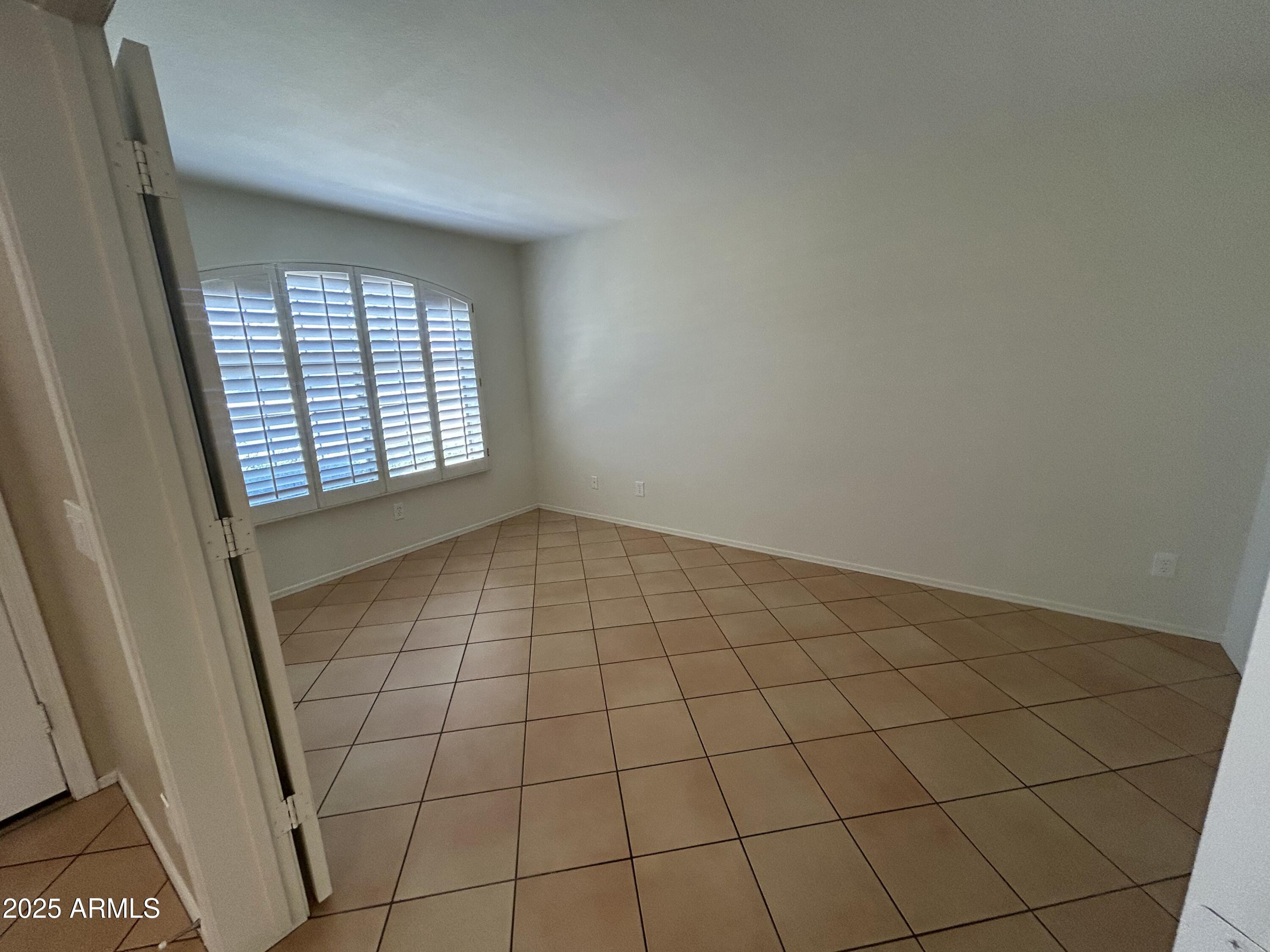 2092 E SMOKE TREE Road