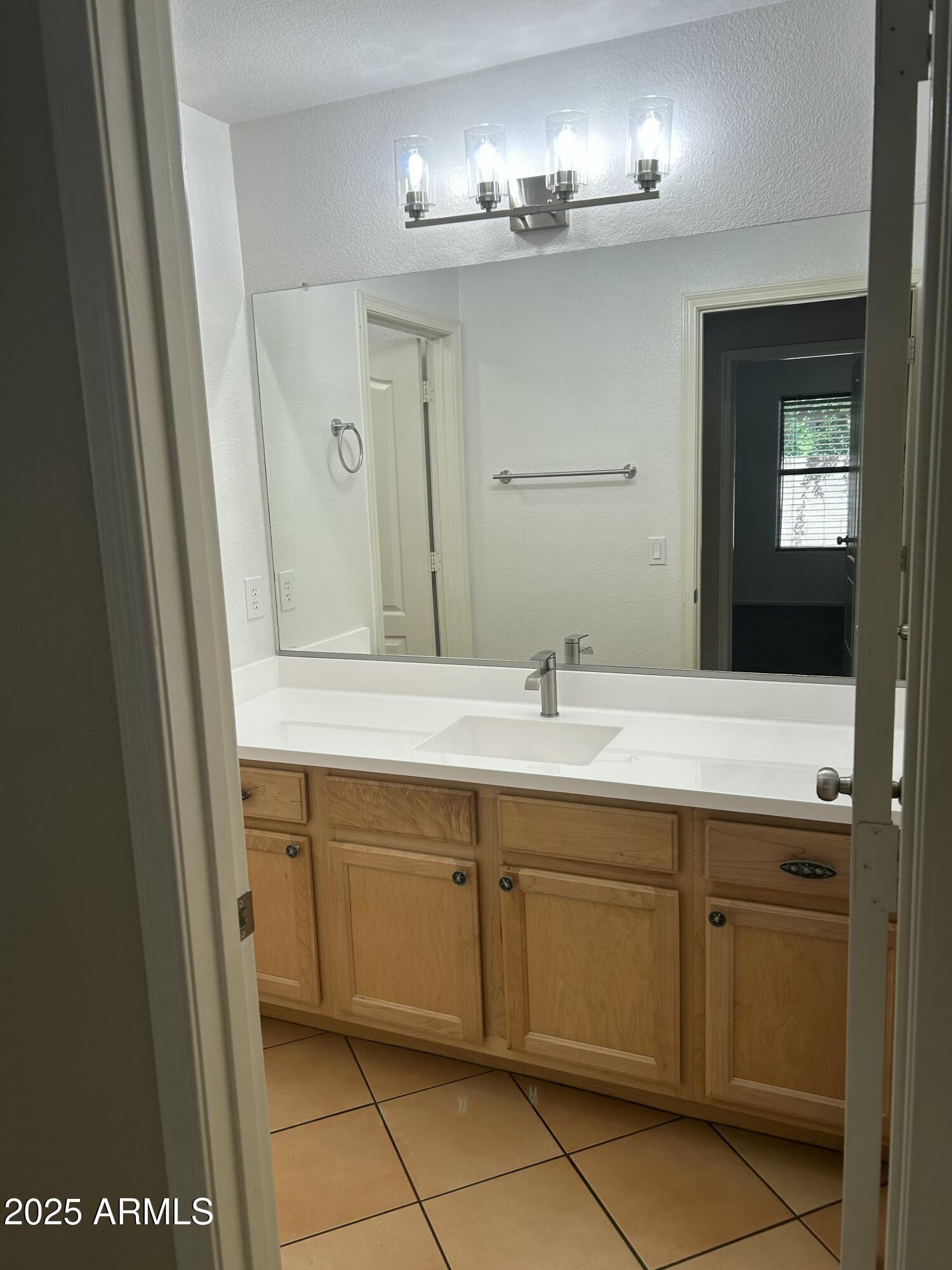 2092 E SMOKE TREE Road