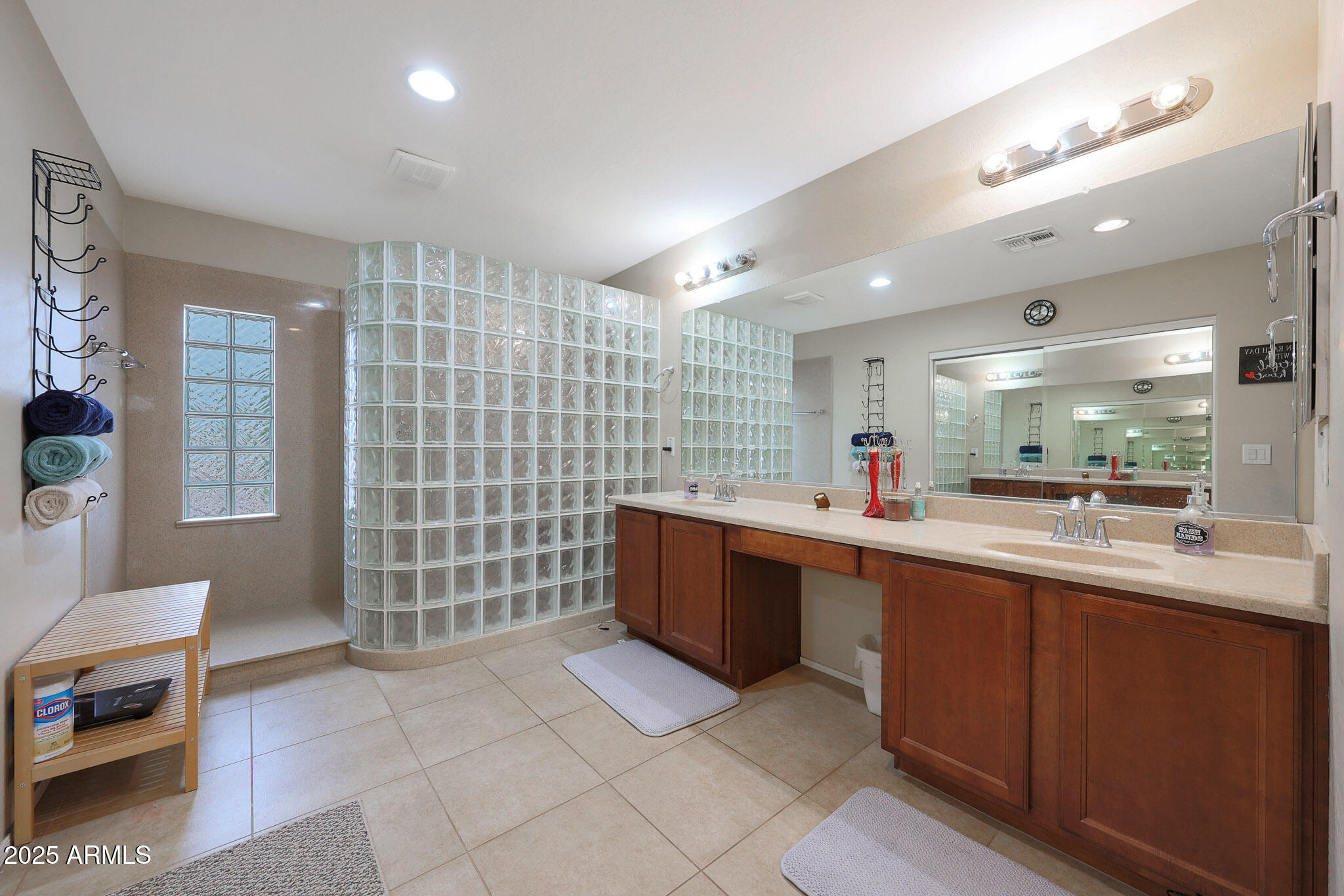 2759 E FICUS Way