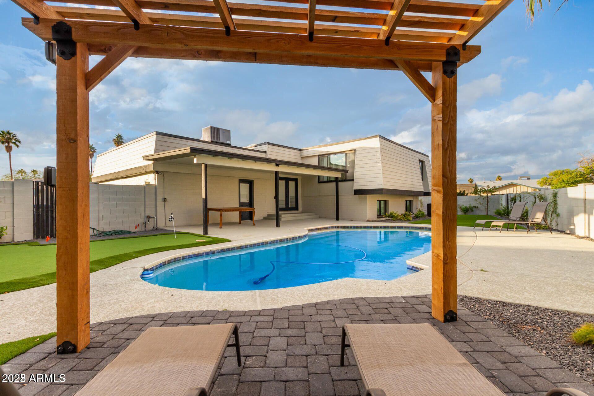 429 E GREENWAY Drive