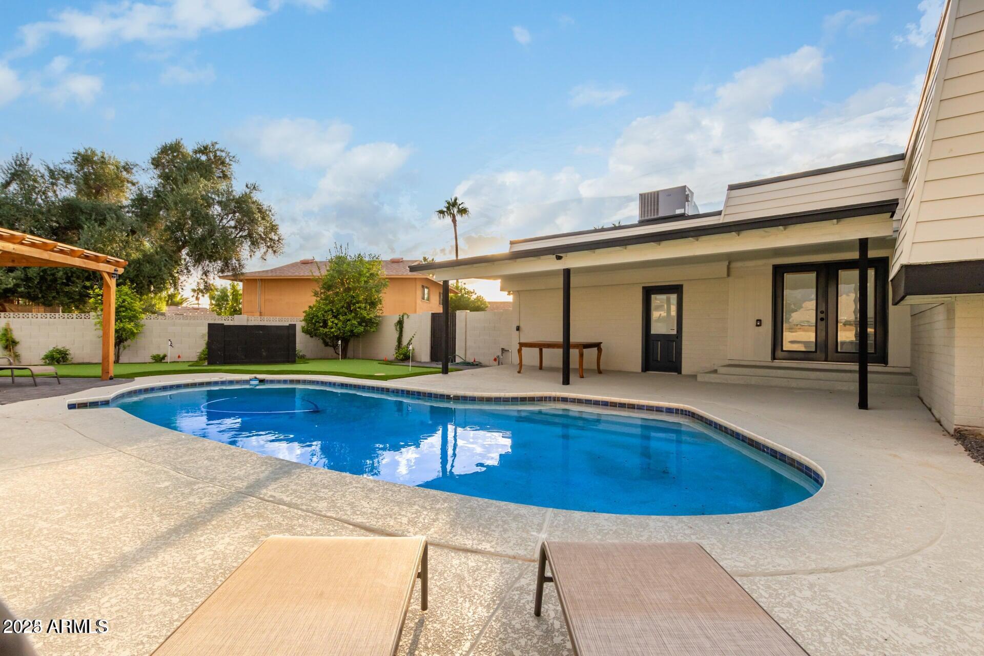 429 E GREENWAY Drive