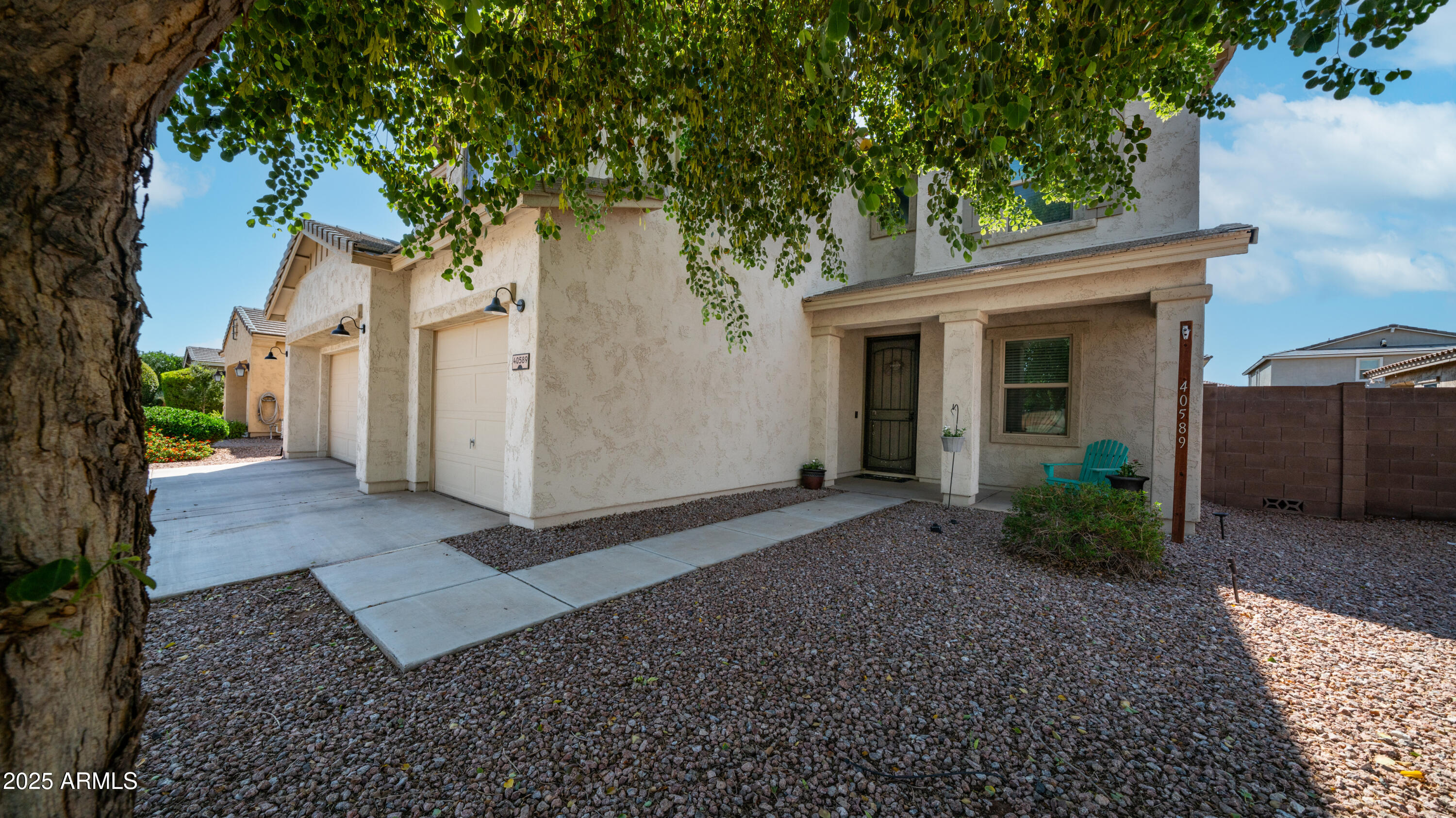 40589 W PARKHILL Drive