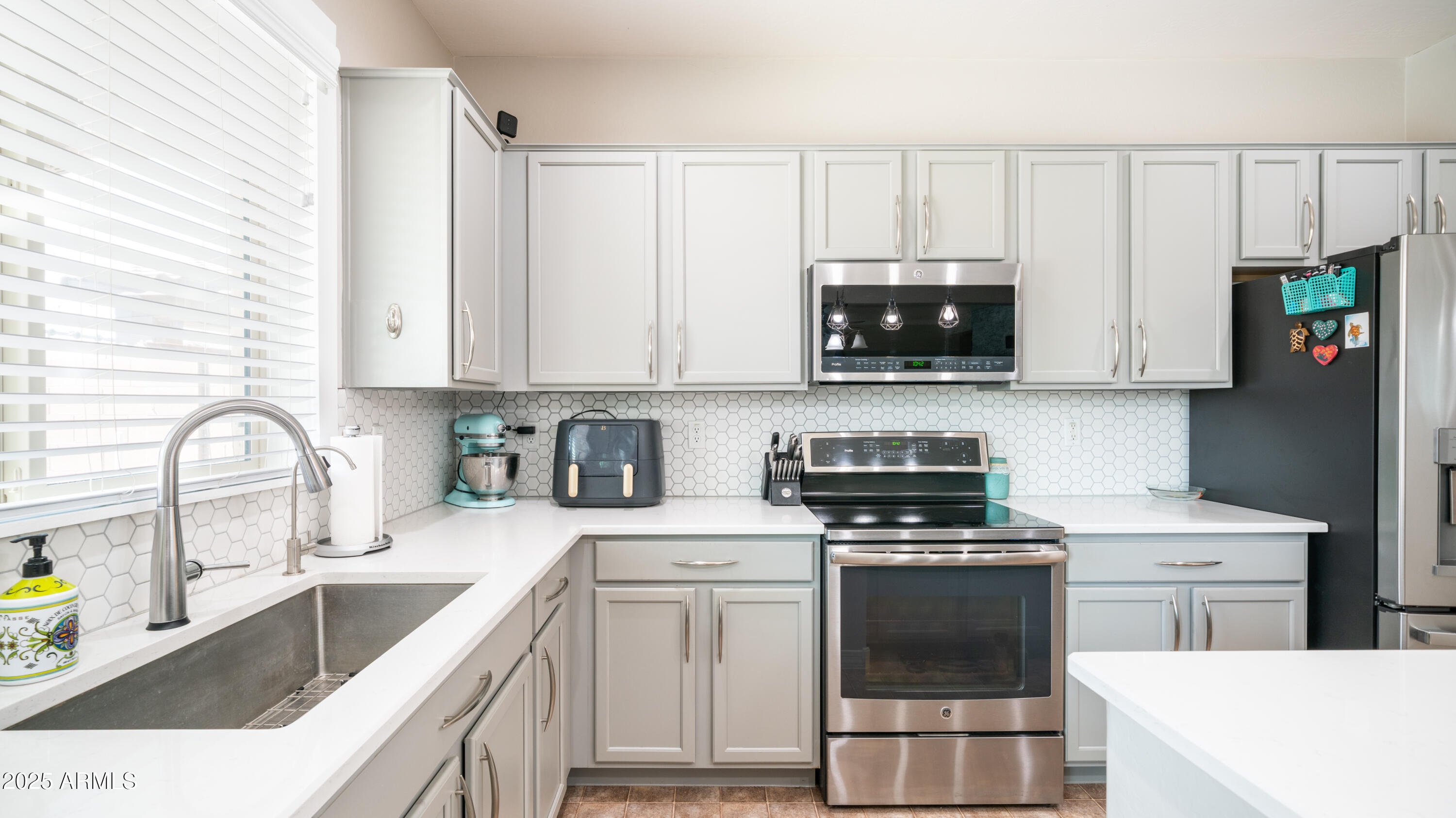 40589 W PARKHILL Drive