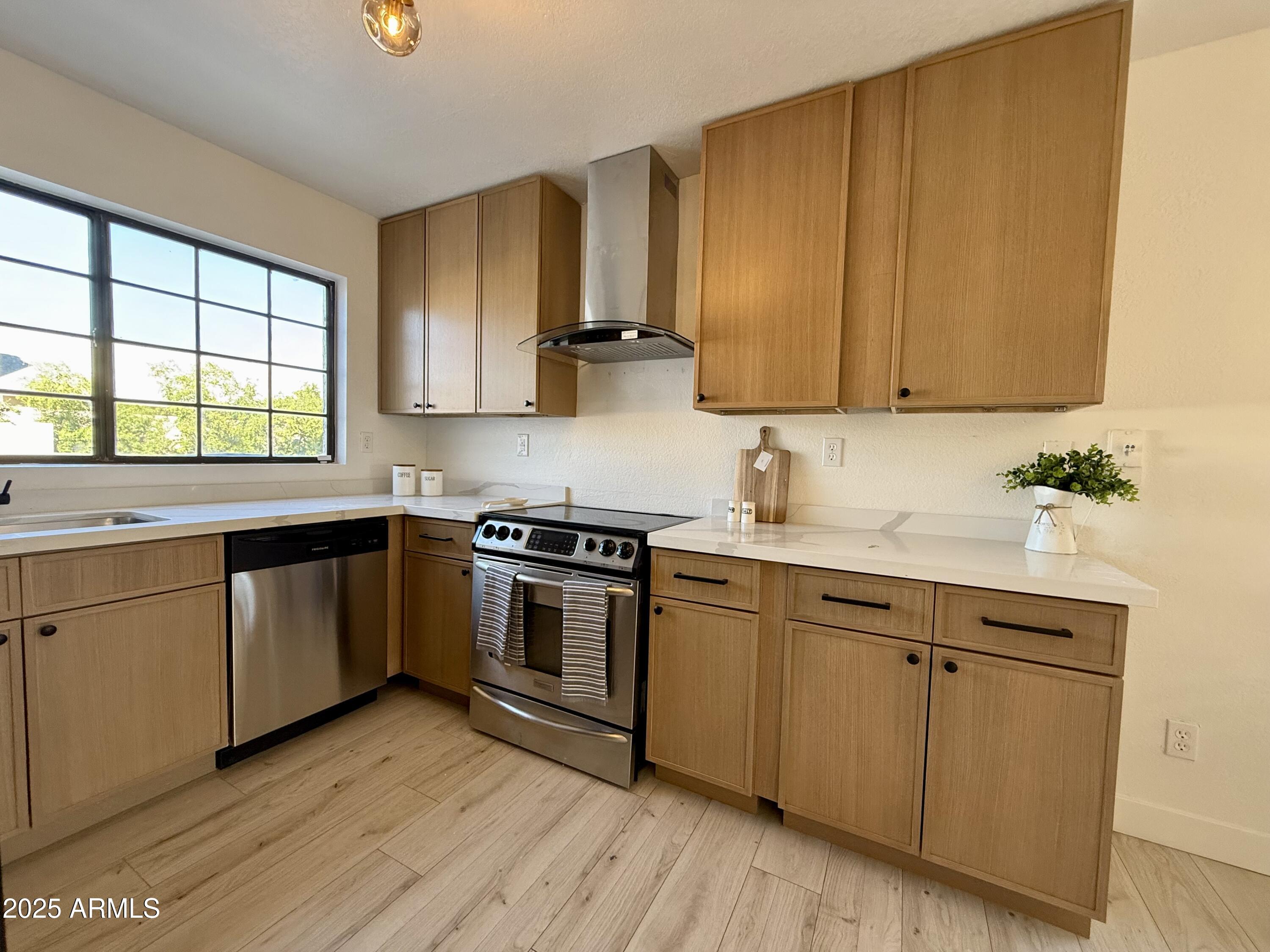 8665 E BELLEVIEW Place