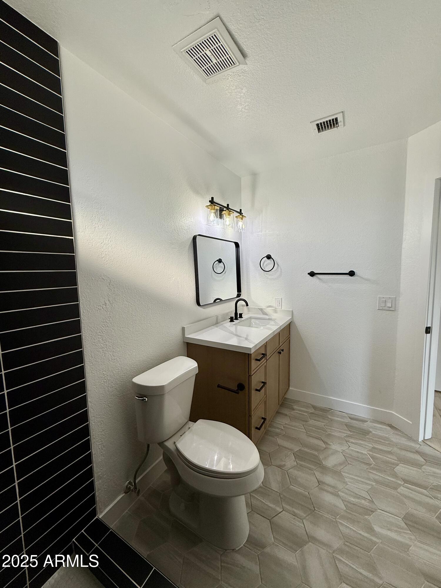 8665 E BELLEVIEW Place