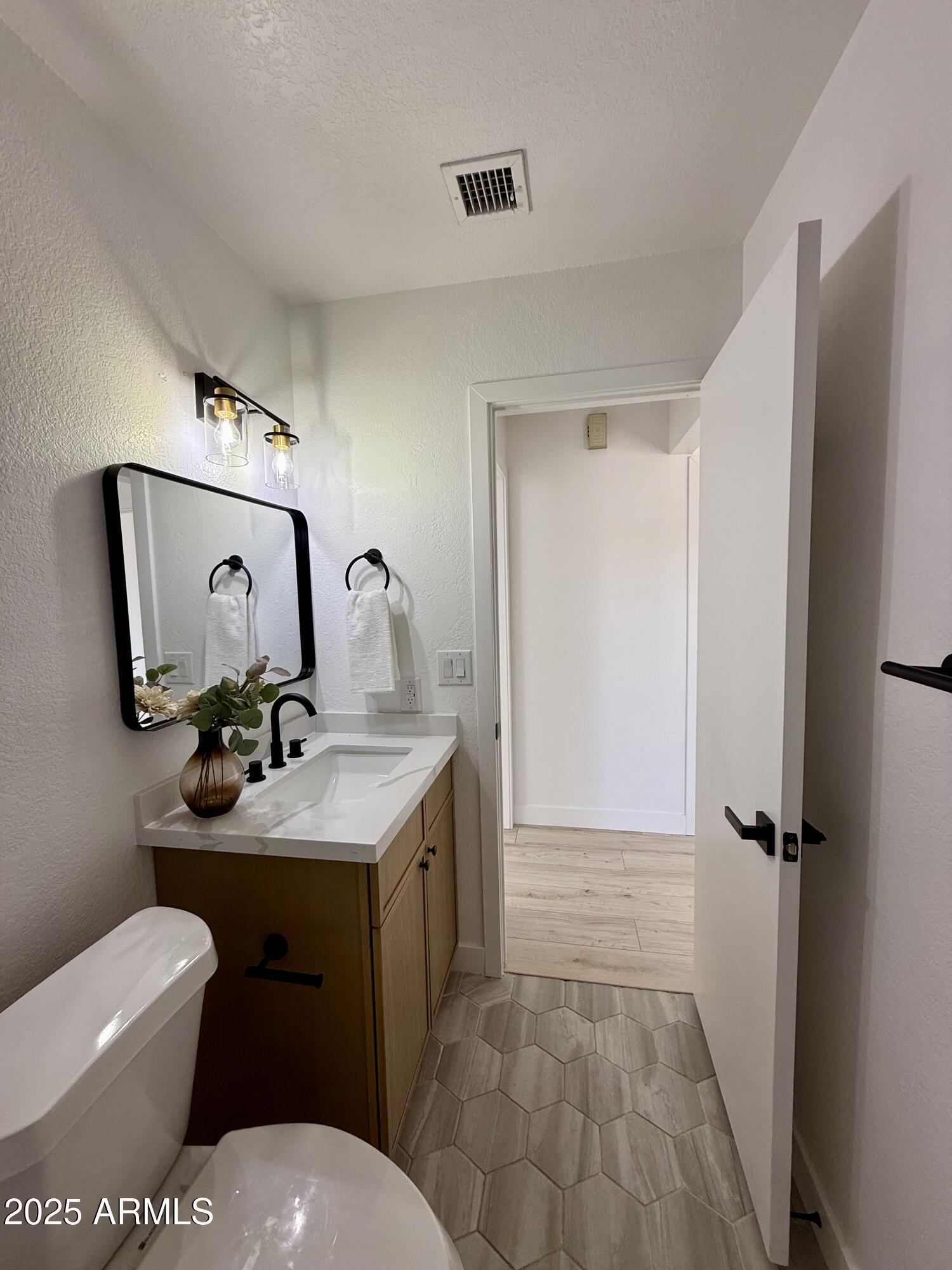 8665 E BELLEVIEW Place