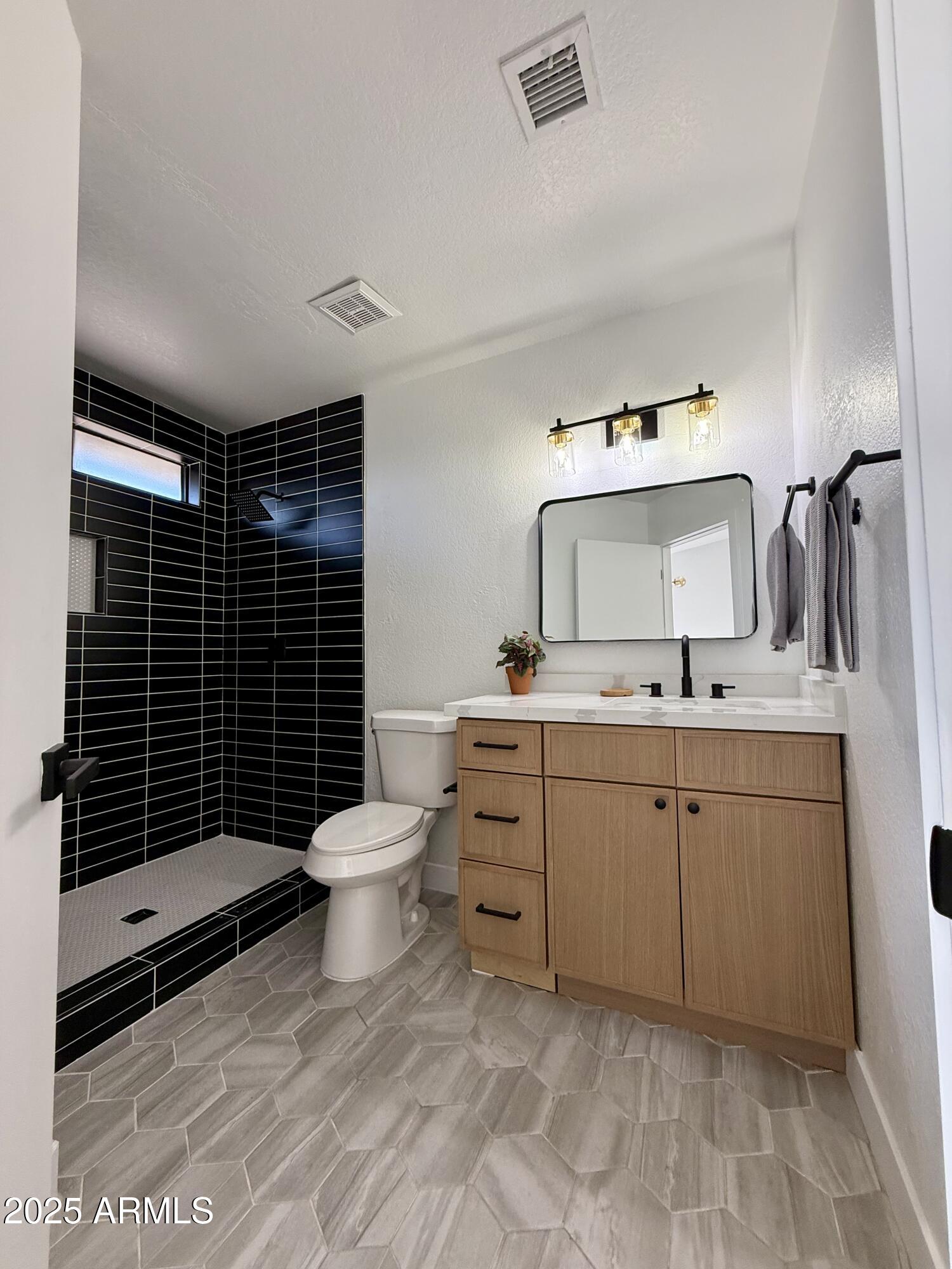 8665 E BELLEVIEW Place