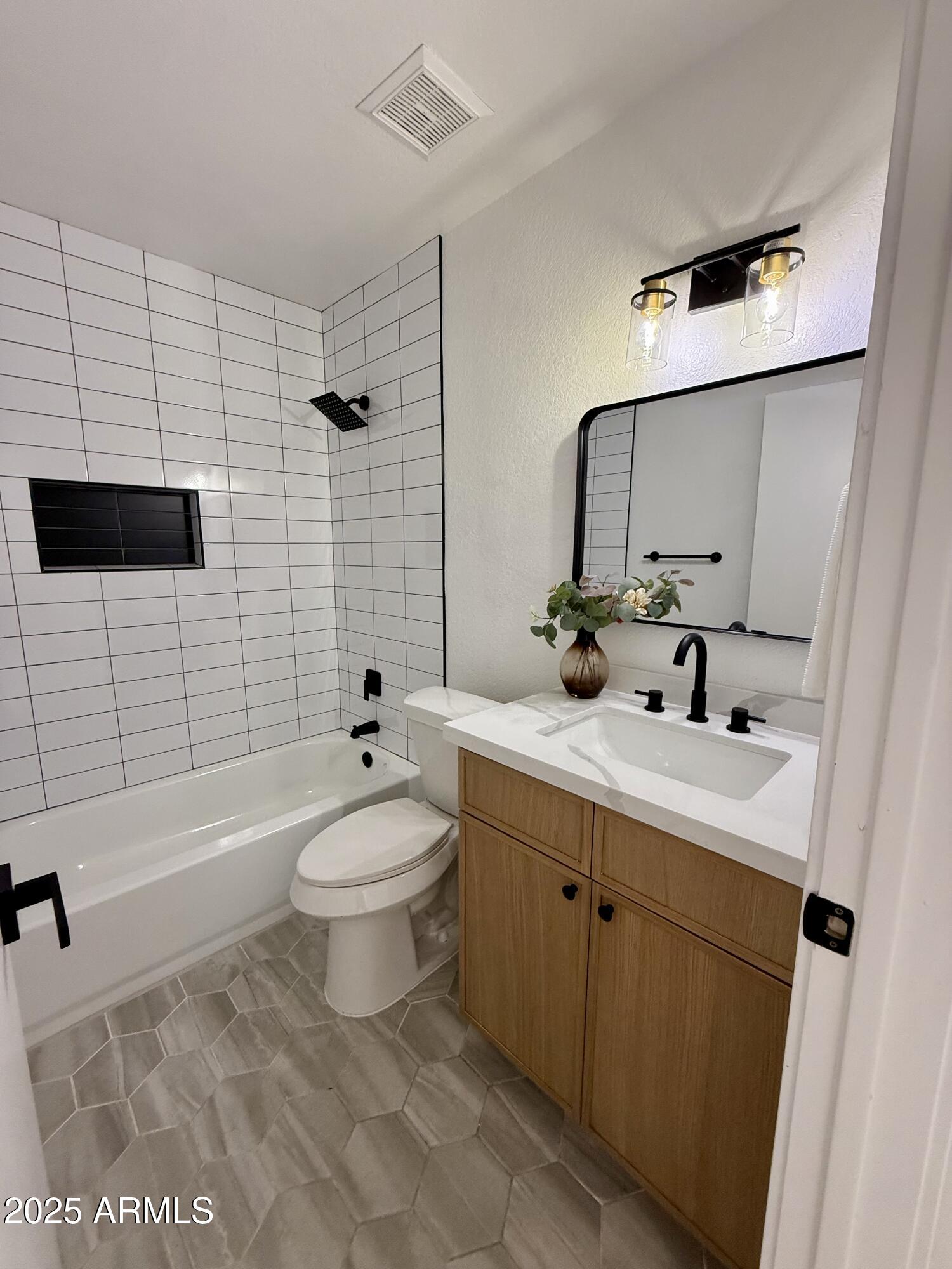 8665 E BELLEVIEW Place