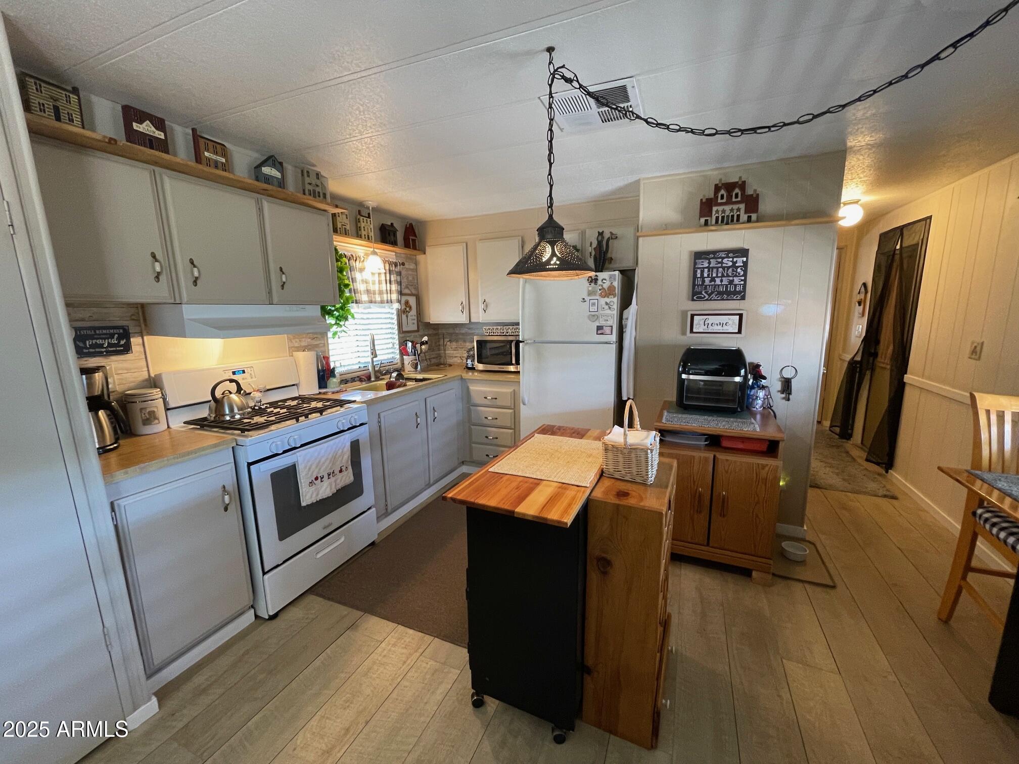 980 E Broadway Avenue 15