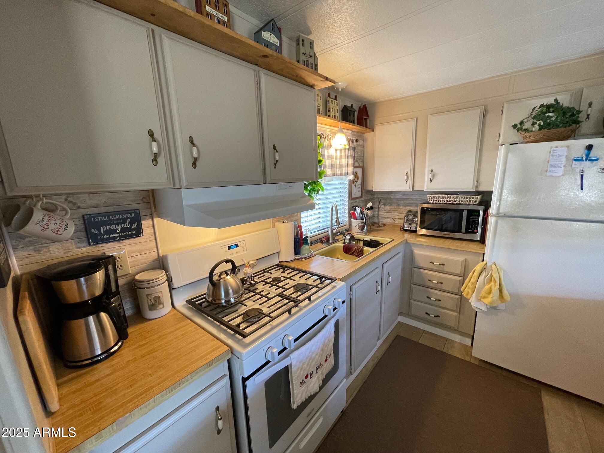 980 E Broadway Avenue 15