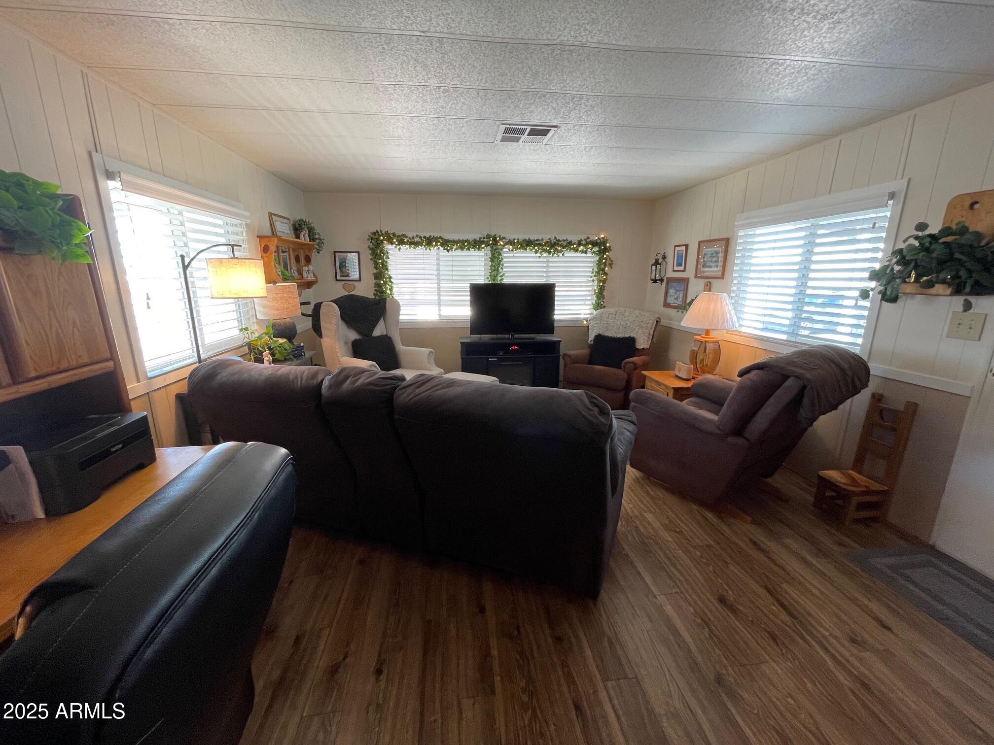 980 E Broadway Avenue 15