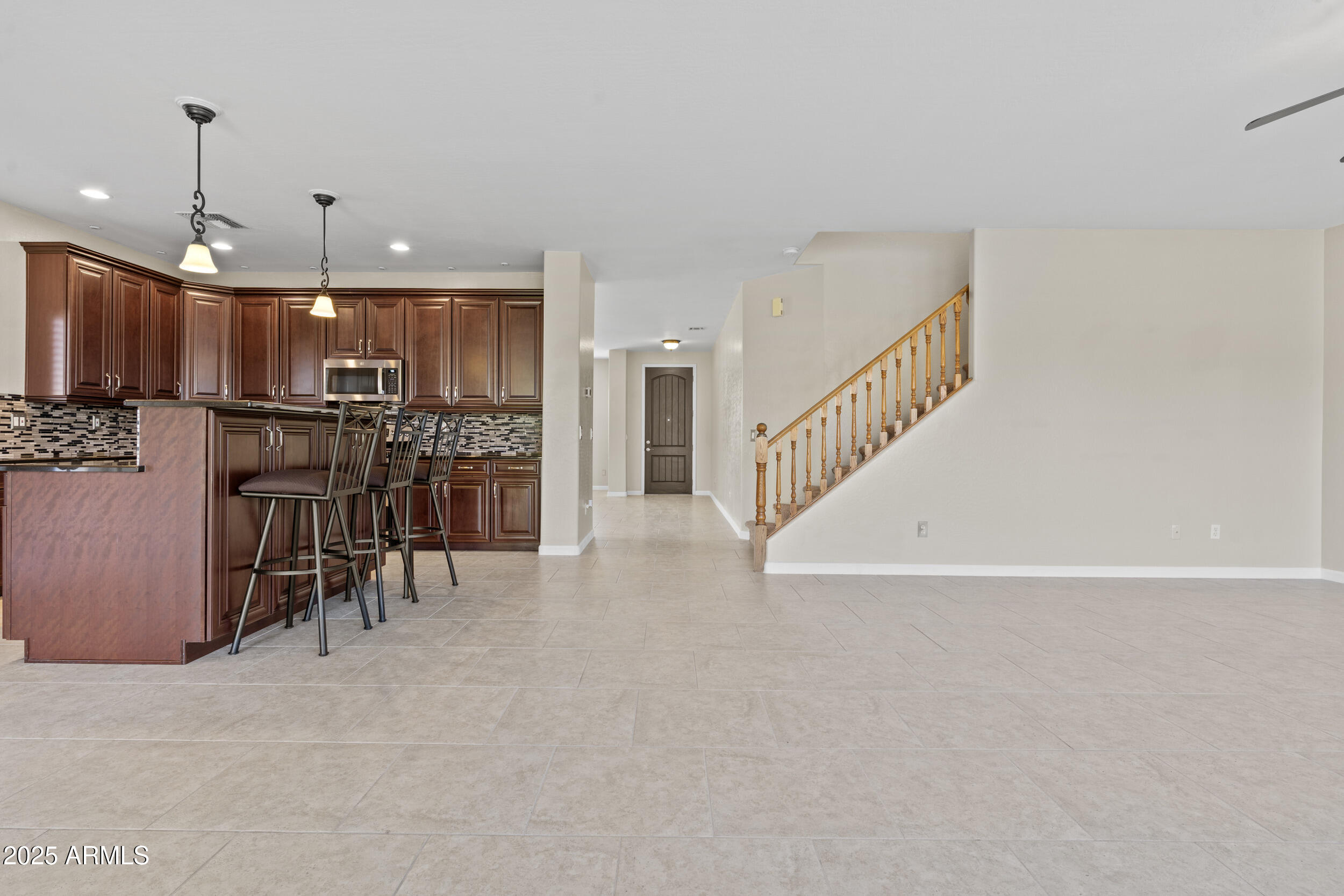 11536 E QUEENSBOROUGH Avenue