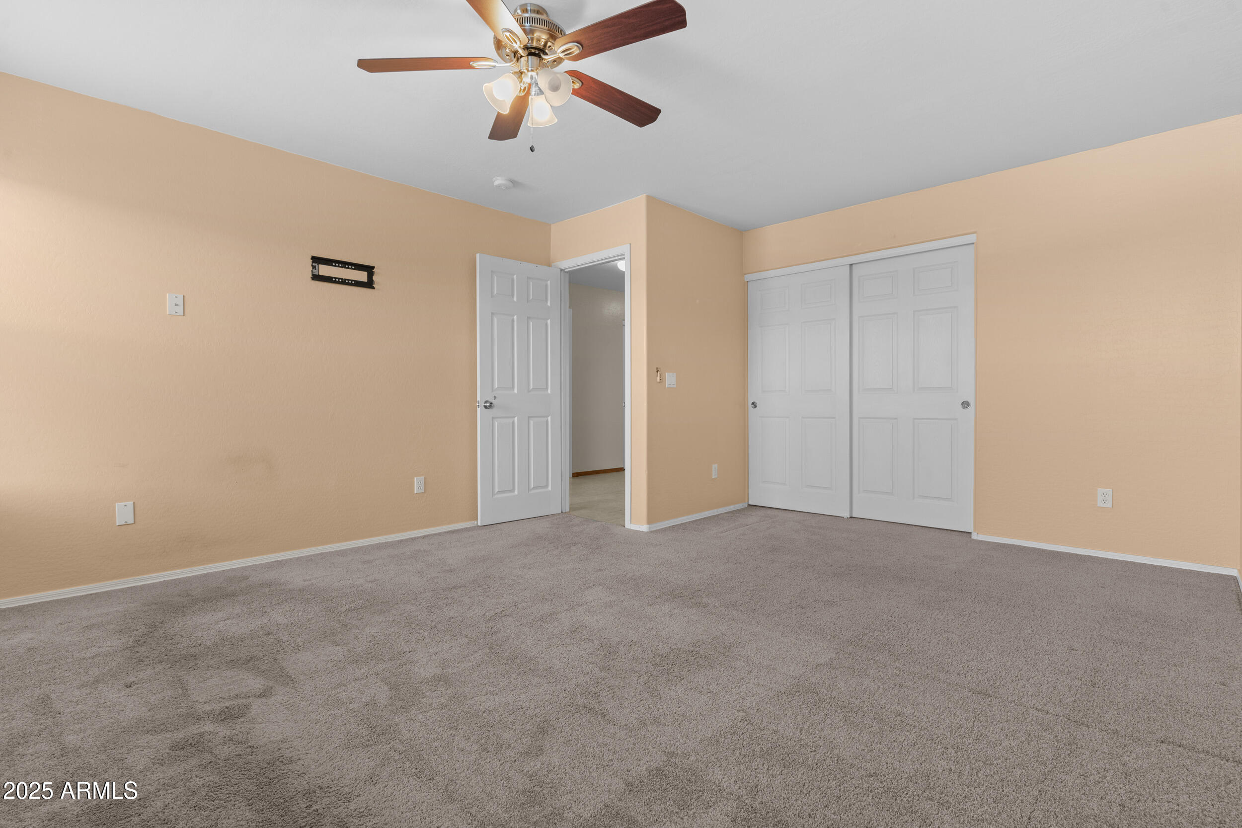 11536 E QUEENSBOROUGH Avenue