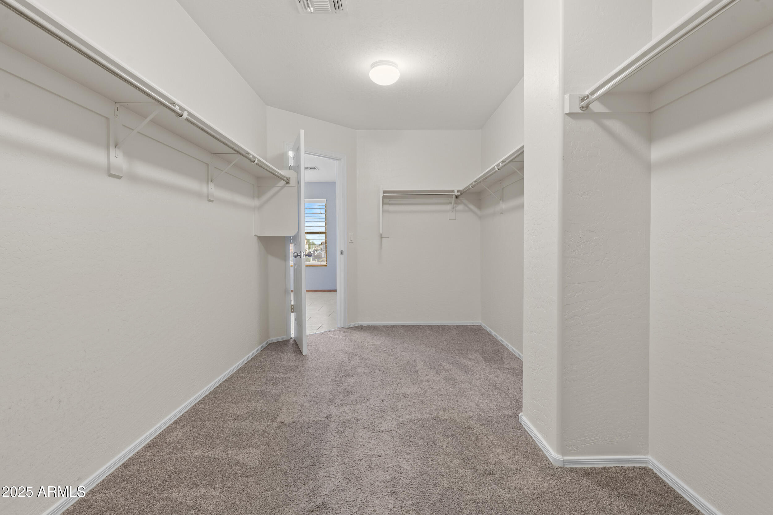 11536 E QUEENSBOROUGH Avenue