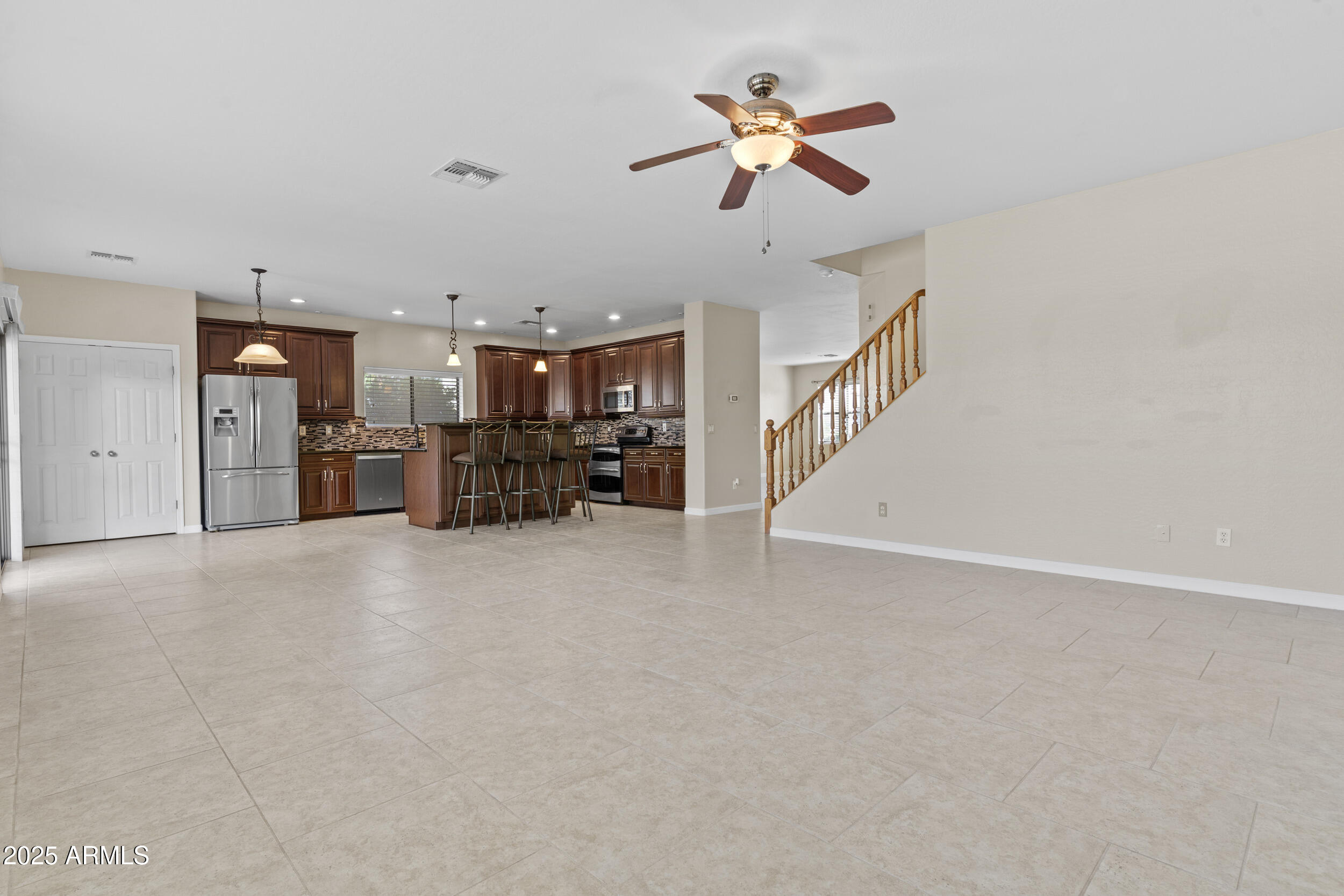 11536 E QUEENSBOROUGH Avenue