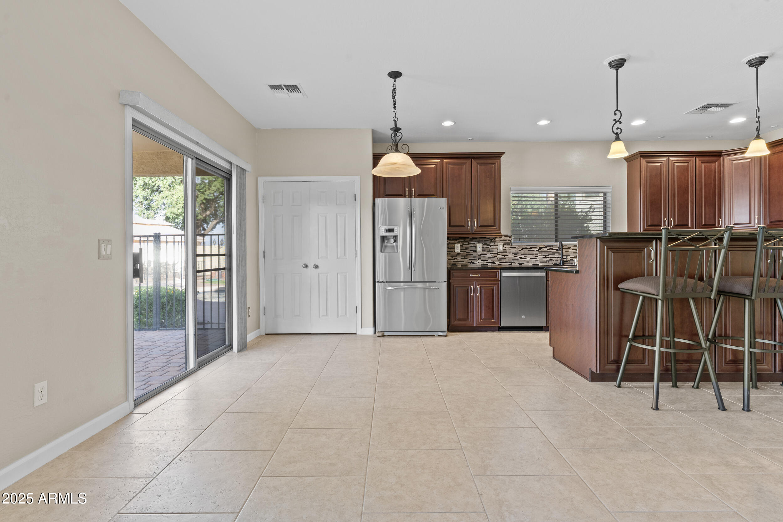 11536 E QUEENSBOROUGH Avenue