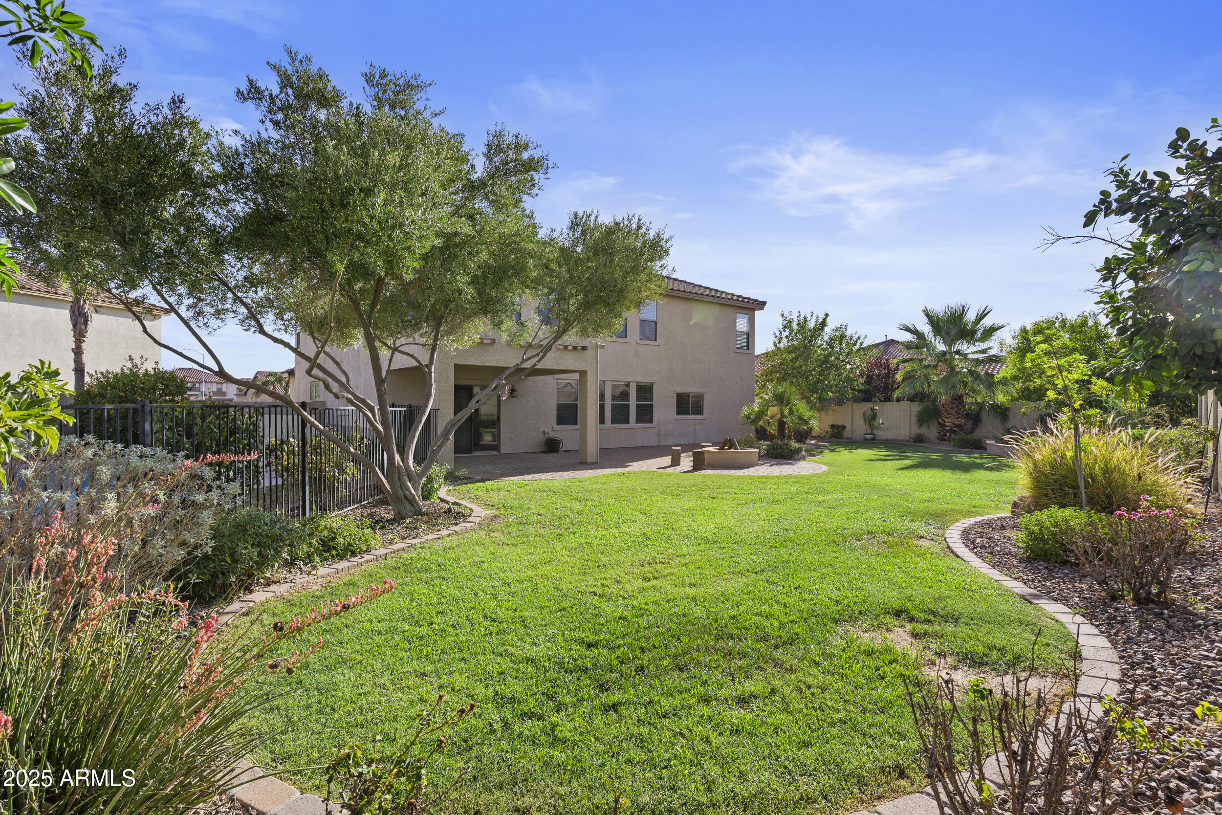 11536 E QUEENSBOROUGH Avenue