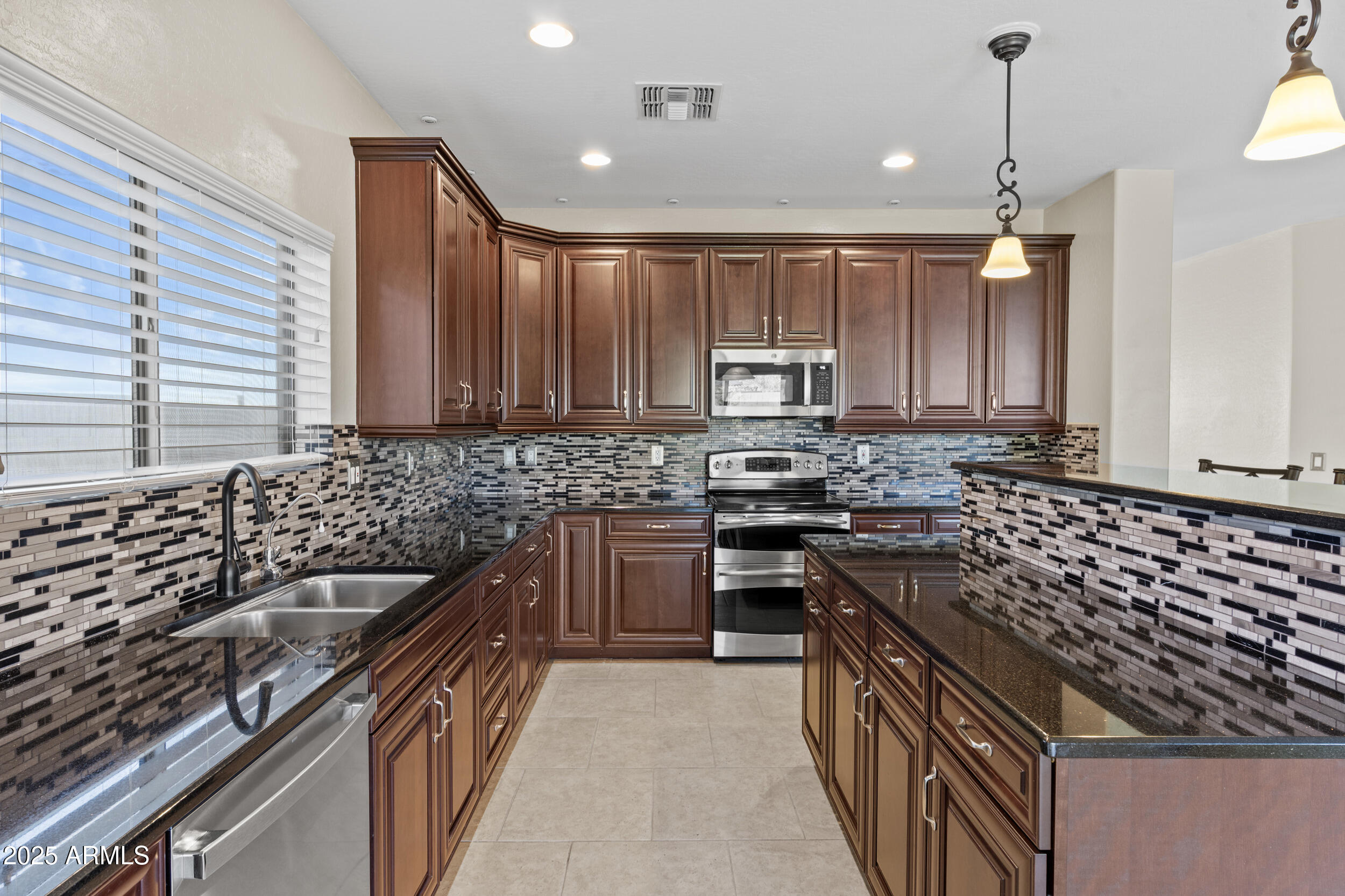 11536 E QUEENSBOROUGH Avenue