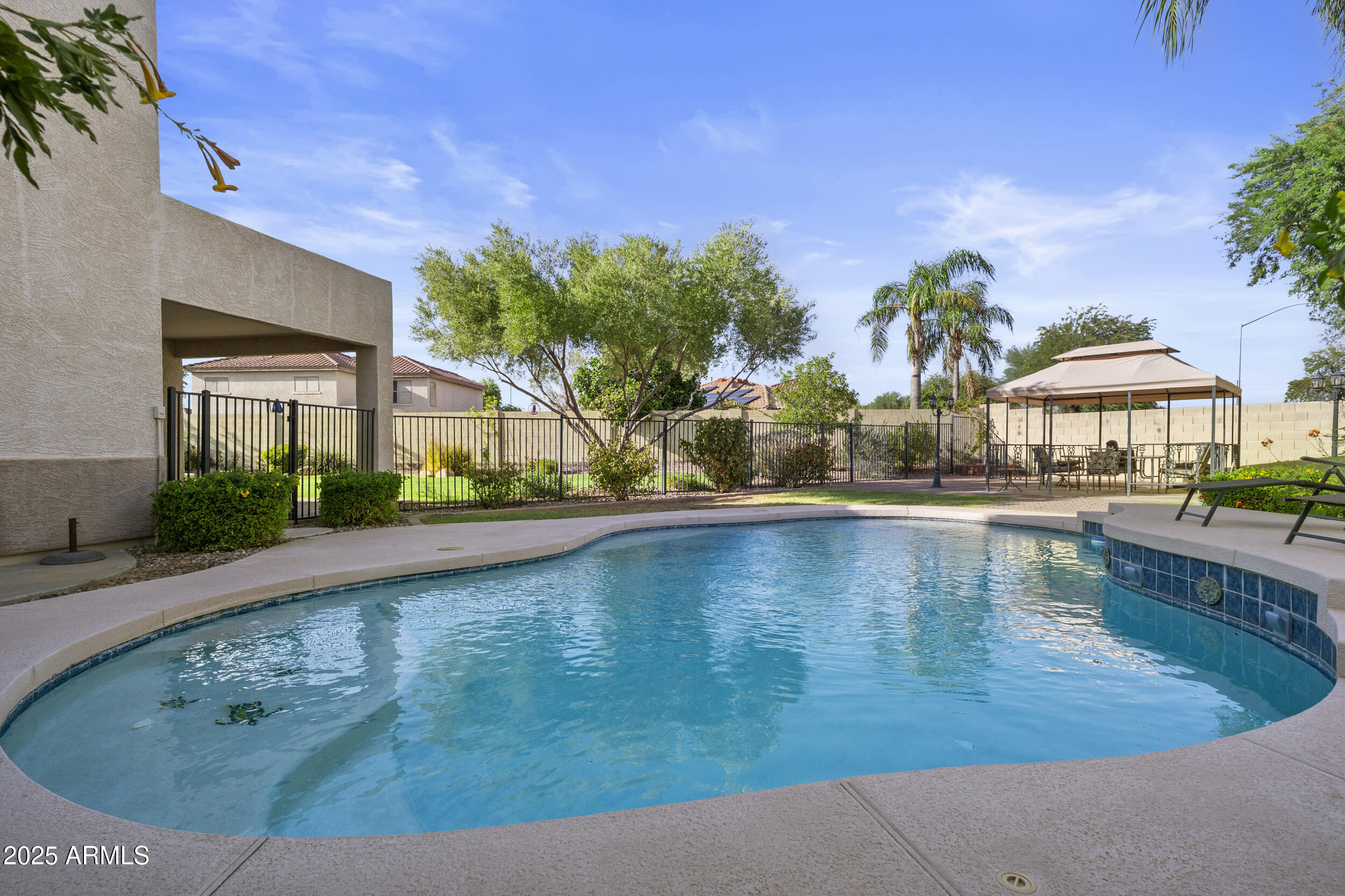 11536 E QUEENSBOROUGH Avenue