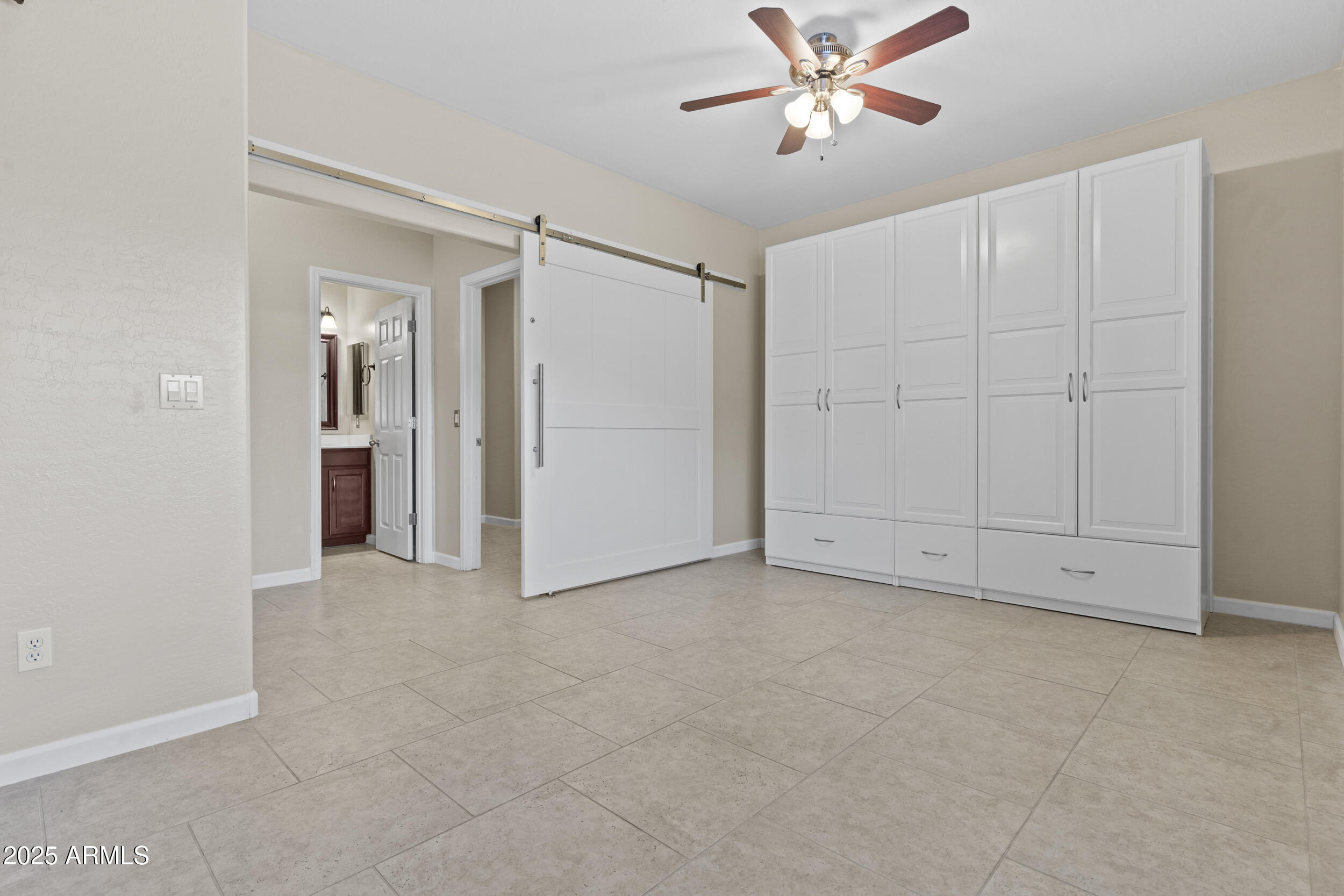 11536 E QUEENSBOROUGH Avenue