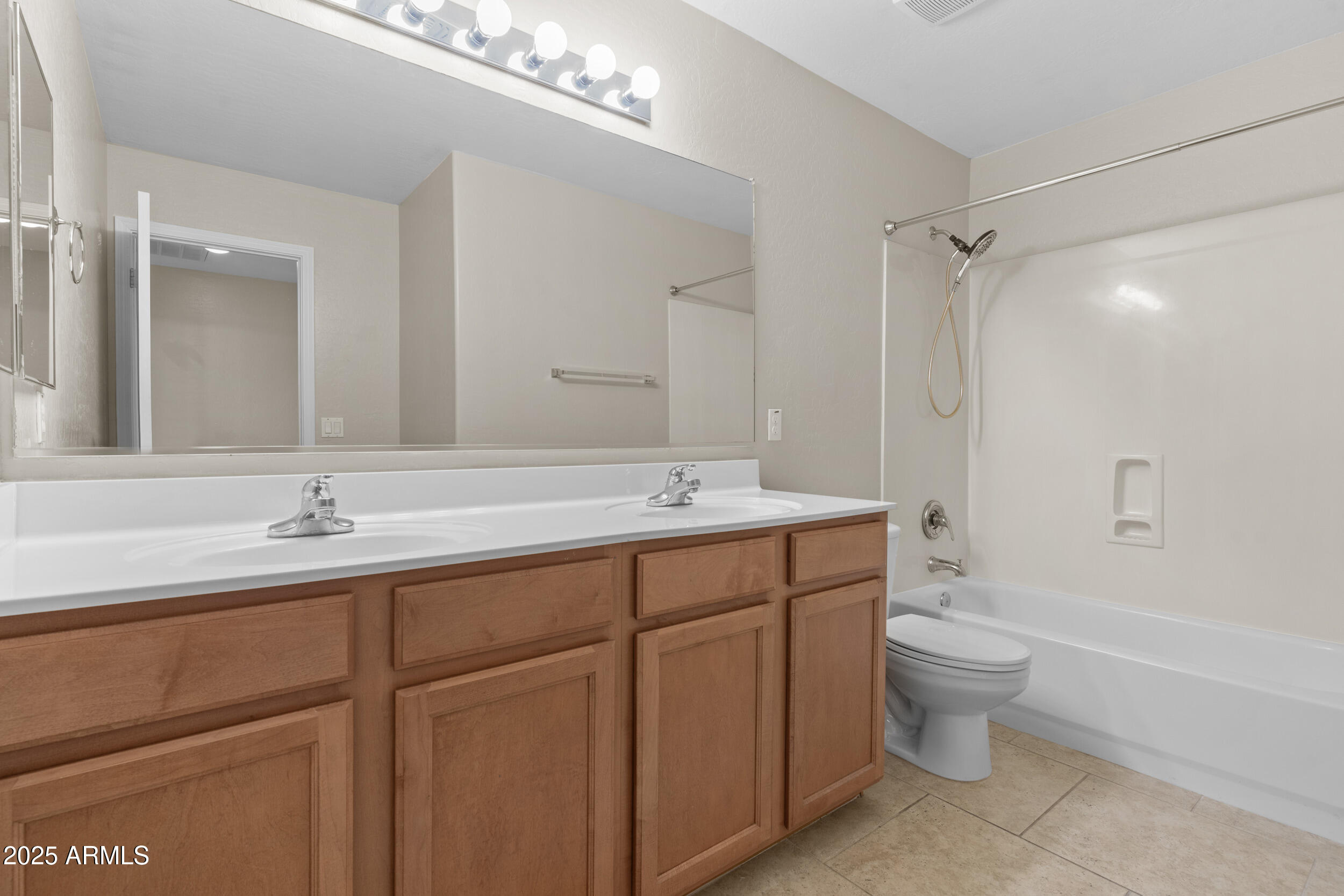 11536 E QUEENSBOROUGH Avenue