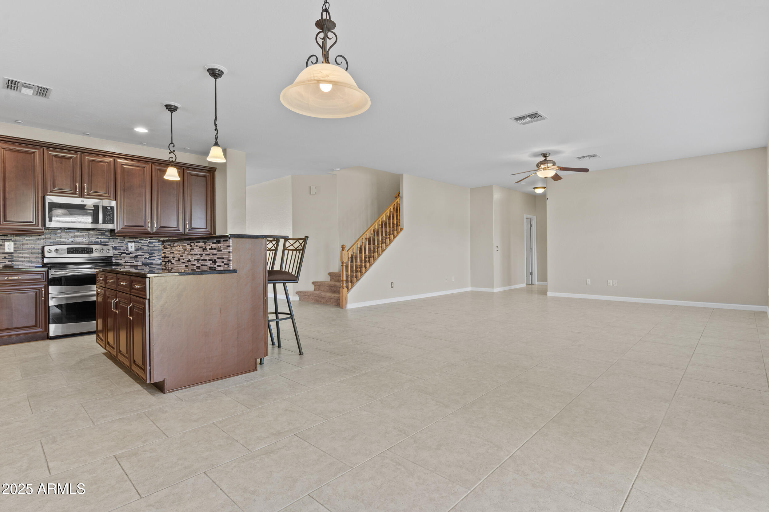 11536 E QUEENSBOROUGH Avenue