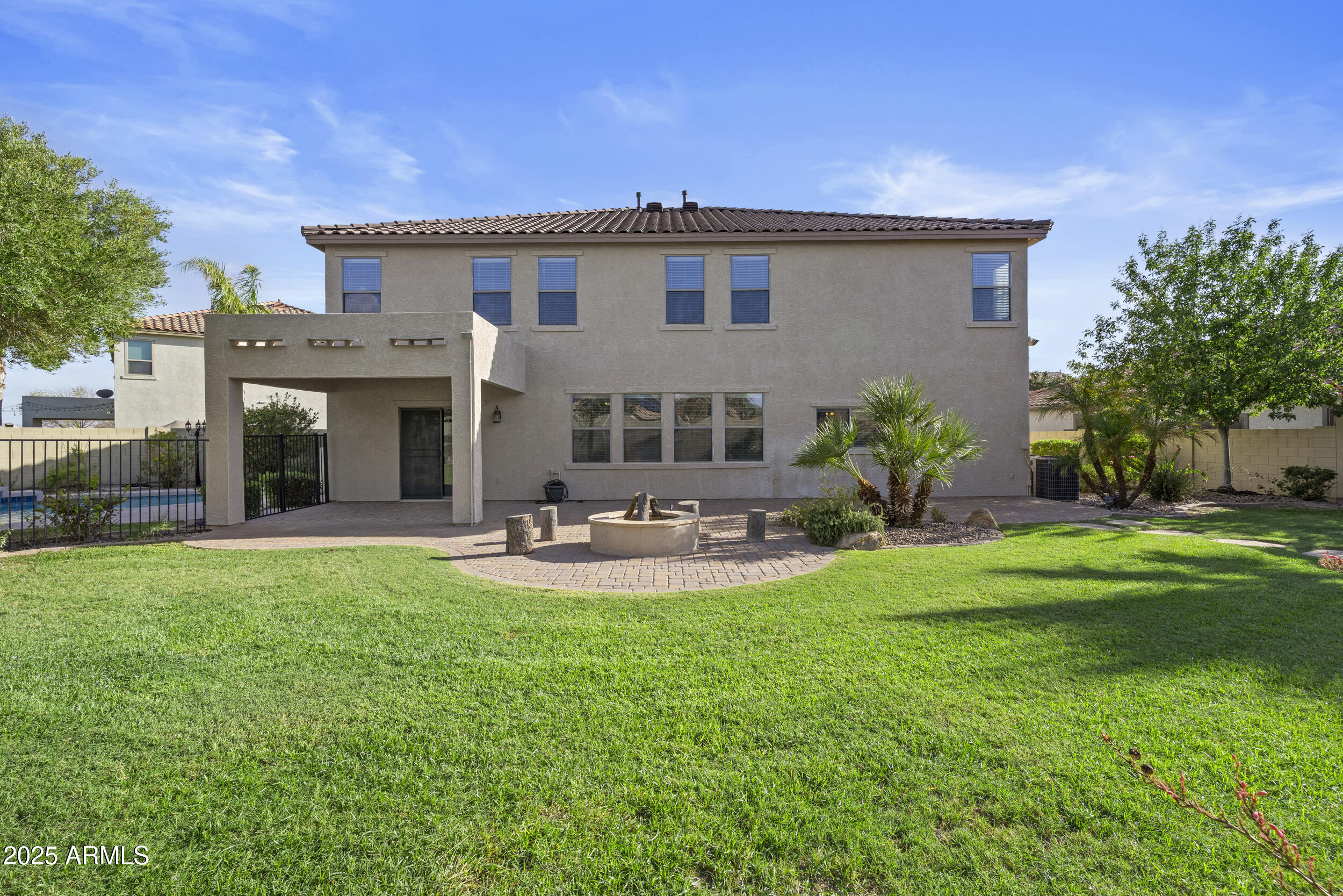 11536 E QUEENSBOROUGH Avenue