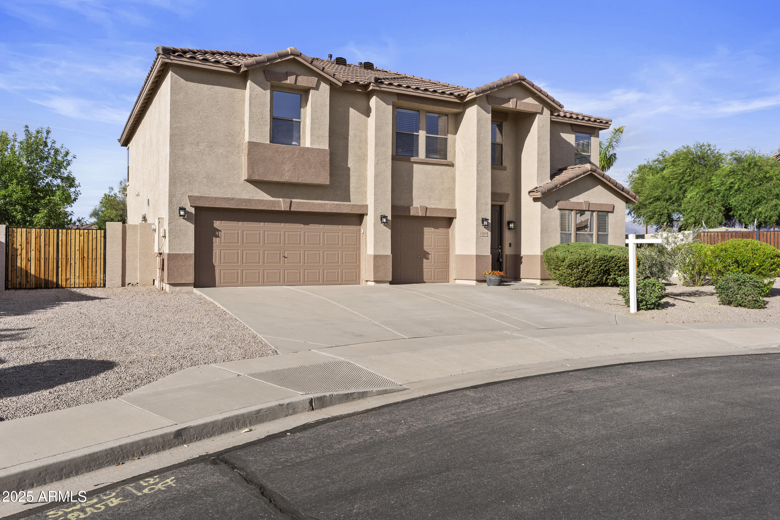 11536 E QUEENSBOROUGH Avenue