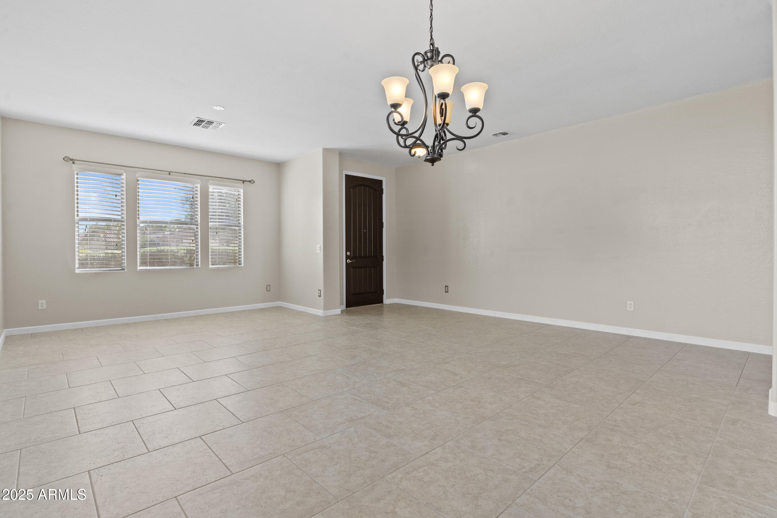 11536 E QUEENSBOROUGH Avenue