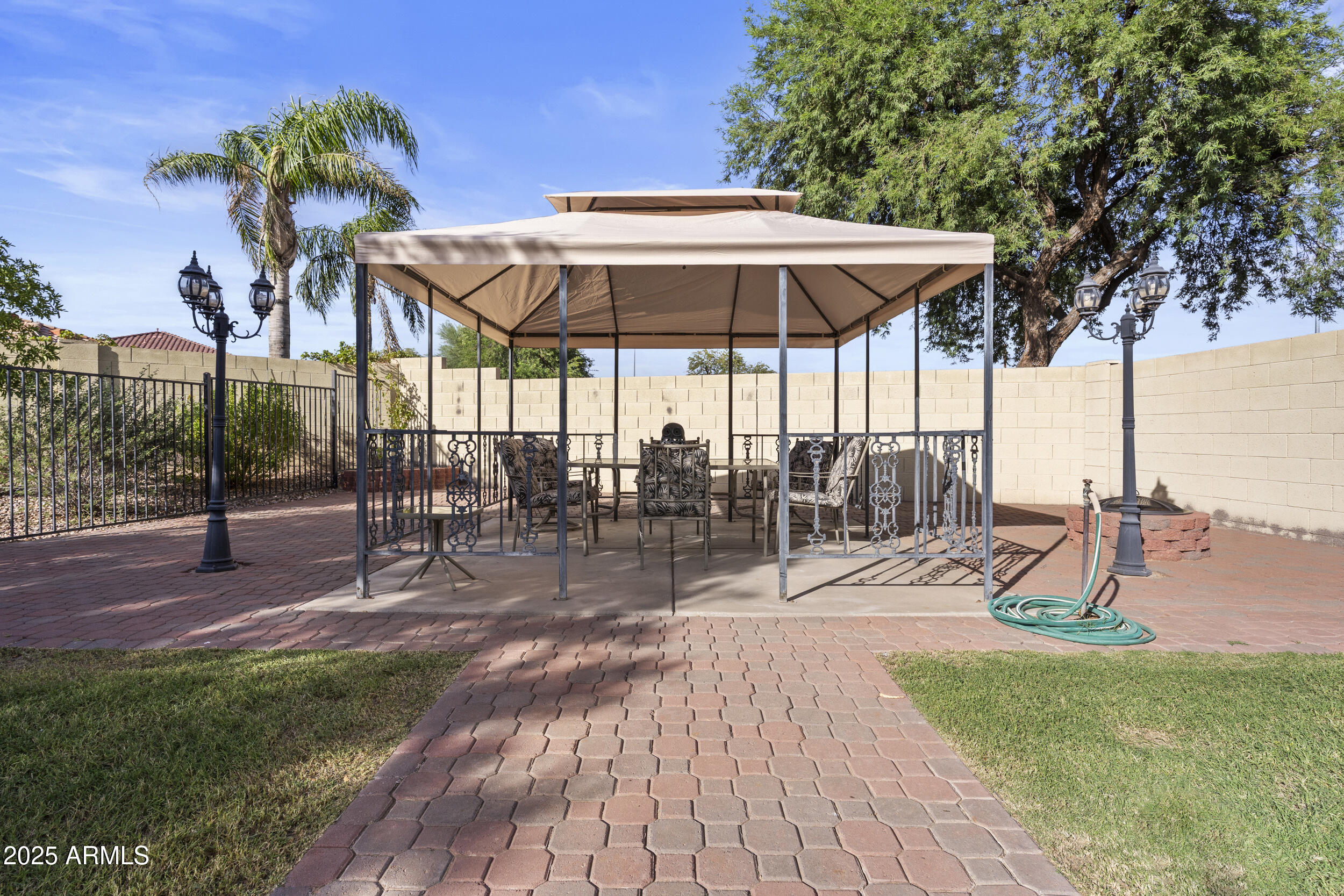 11536 E QUEENSBOROUGH Avenue