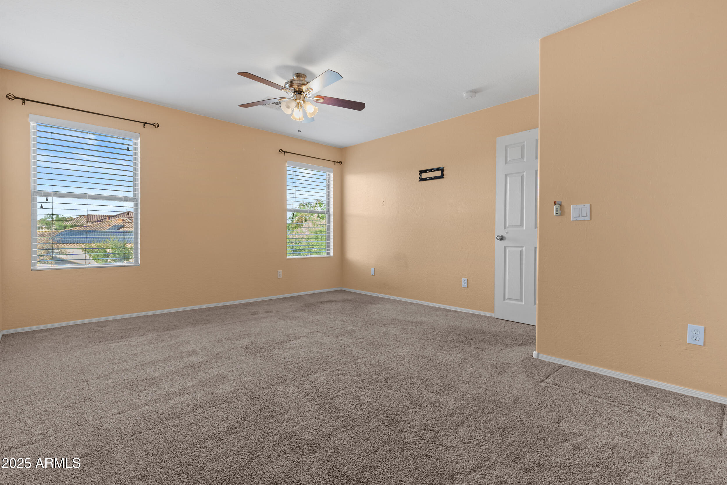 11536 E QUEENSBOROUGH Avenue