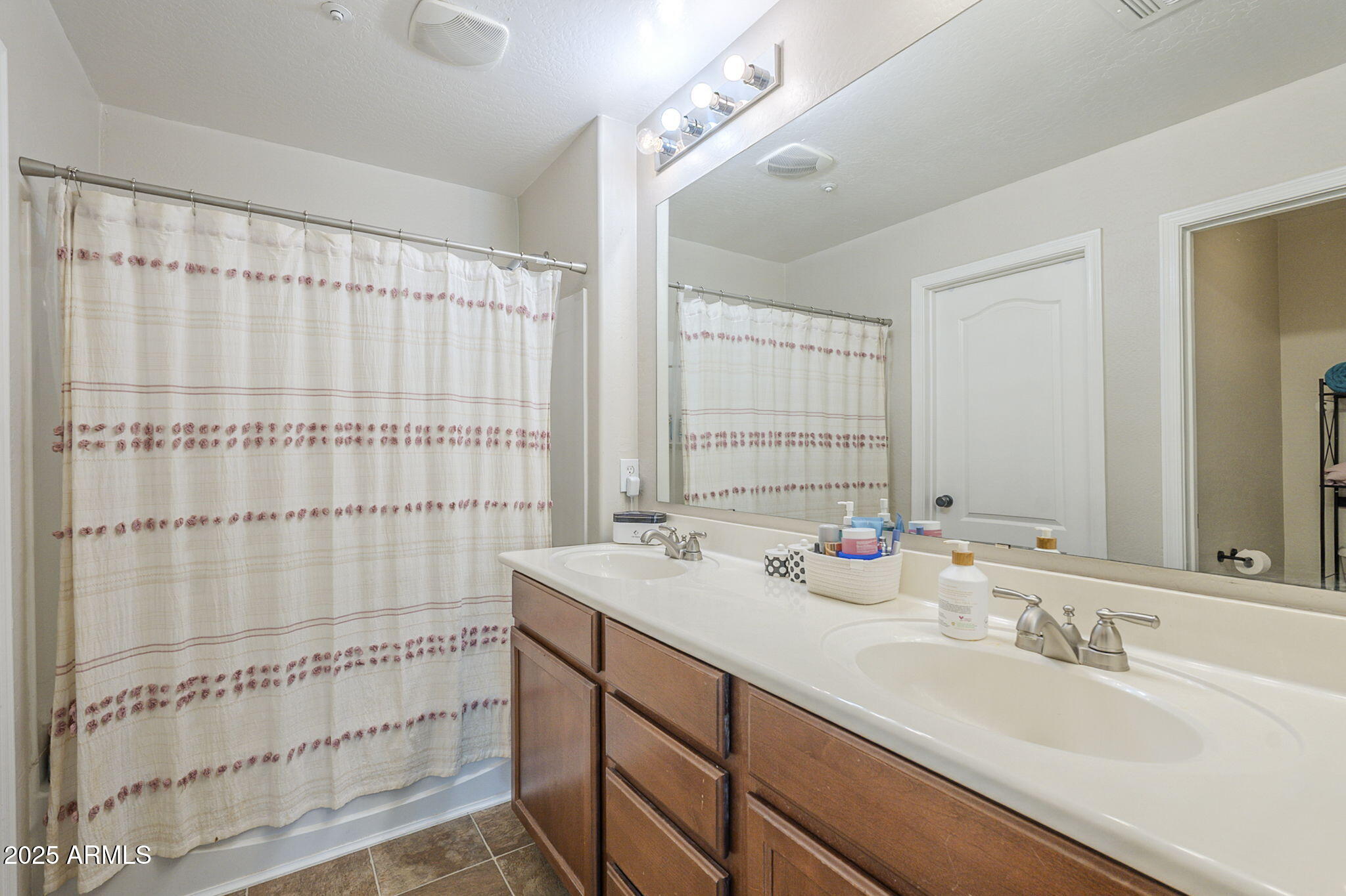 4758 E WATERMAN Street, 101