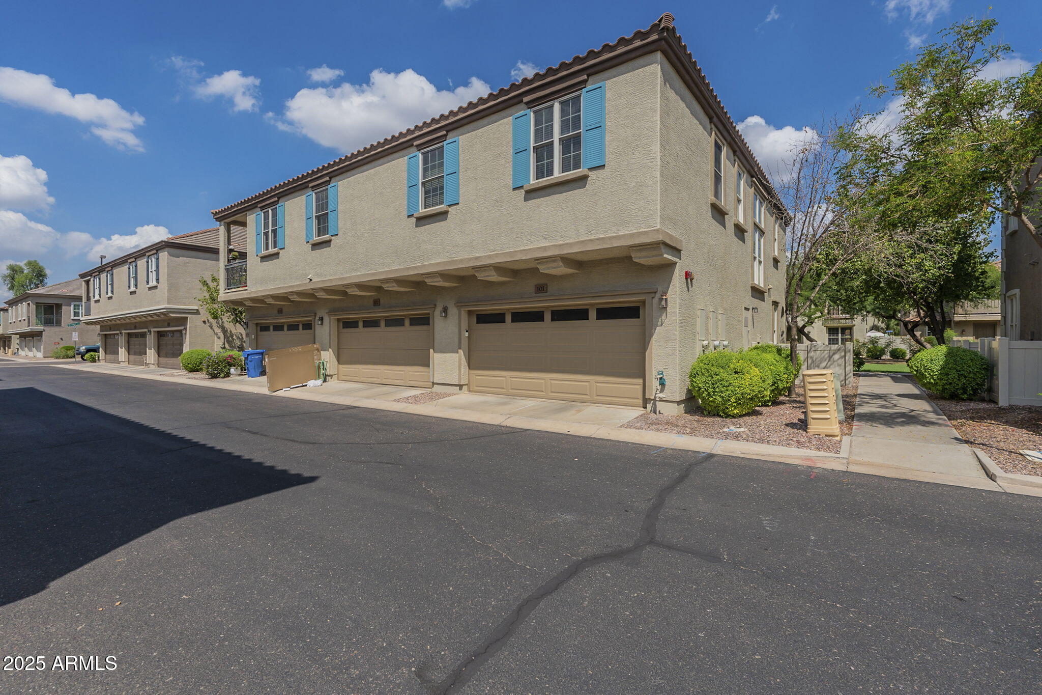 4758 E WATERMAN Street, 101