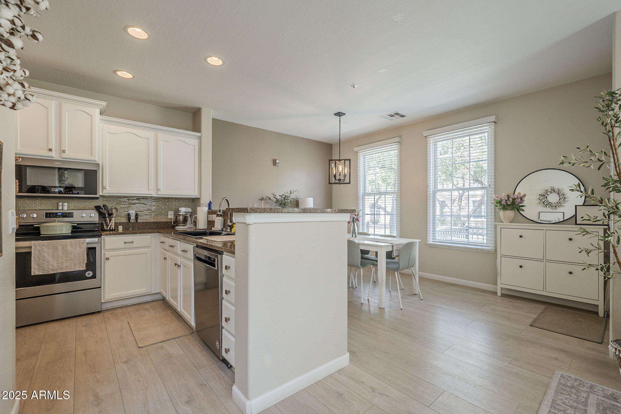 4758 E WATERMAN Street, 101