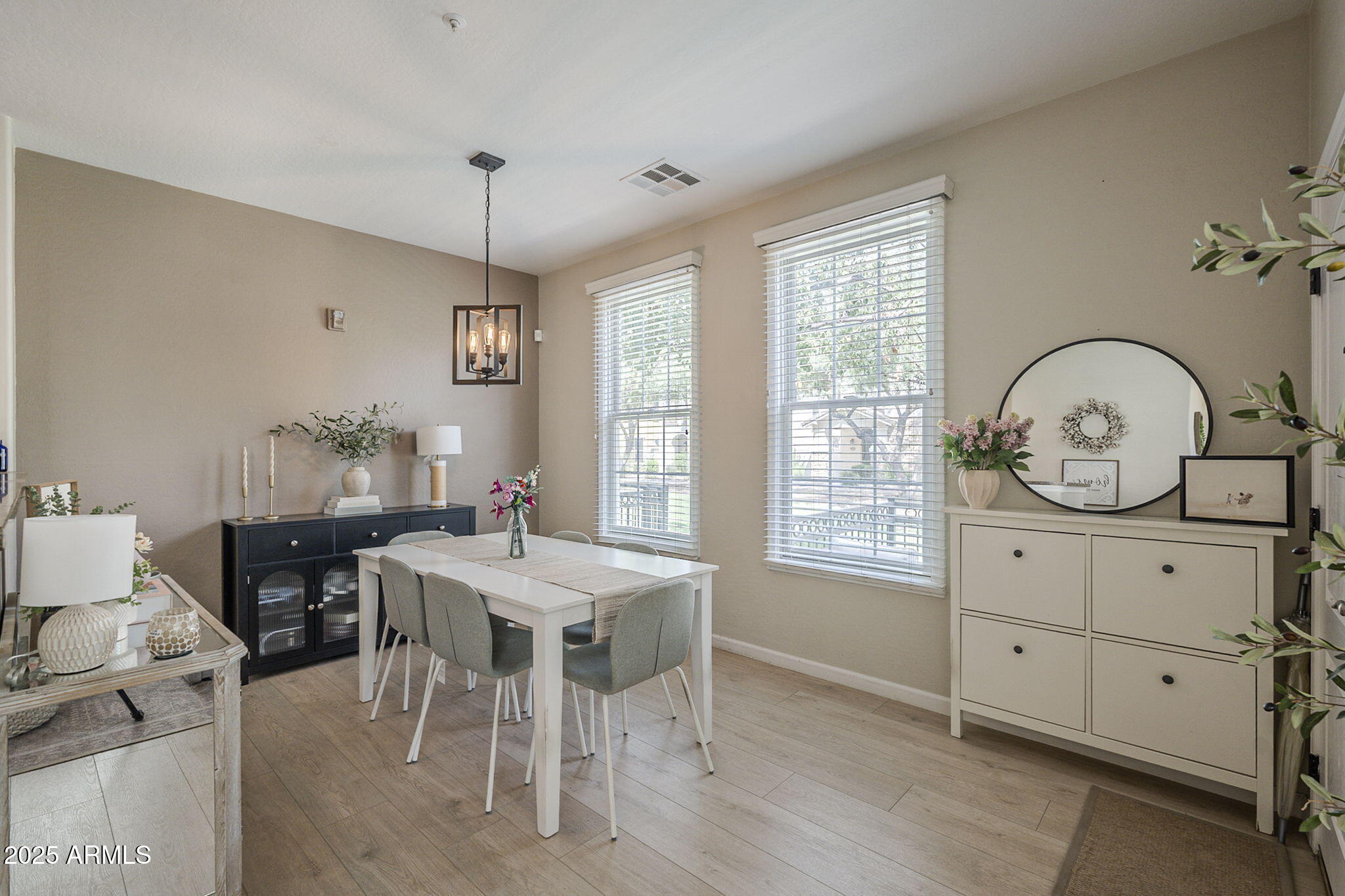 4758 E WATERMAN Street, 101