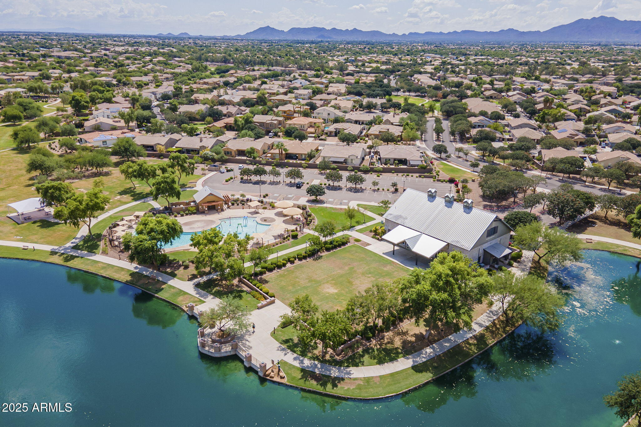 4758 E WATERMAN Street, 101