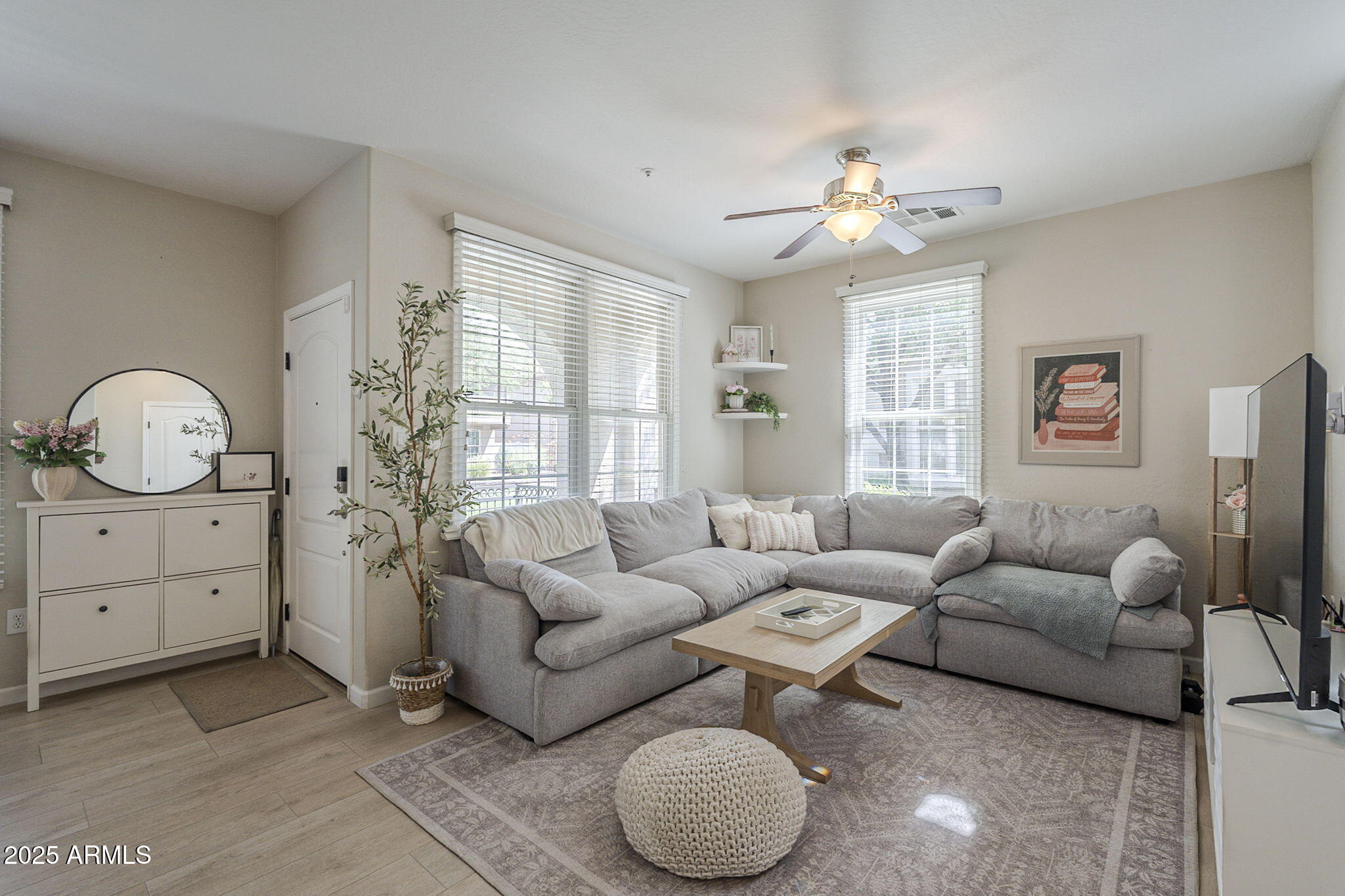 4758 E WATERMAN Street, 101