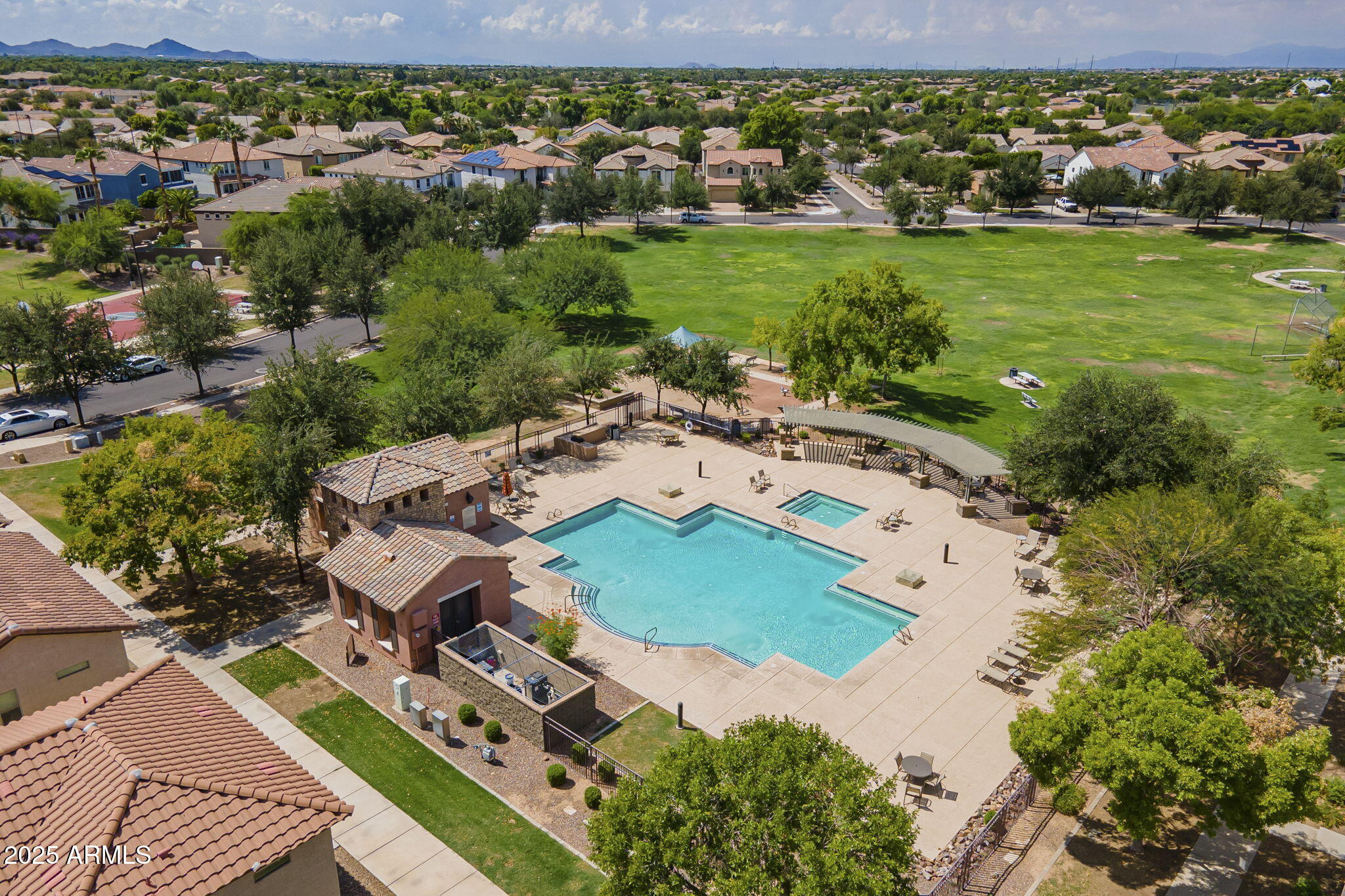 4758 E WATERMAN Street, 101